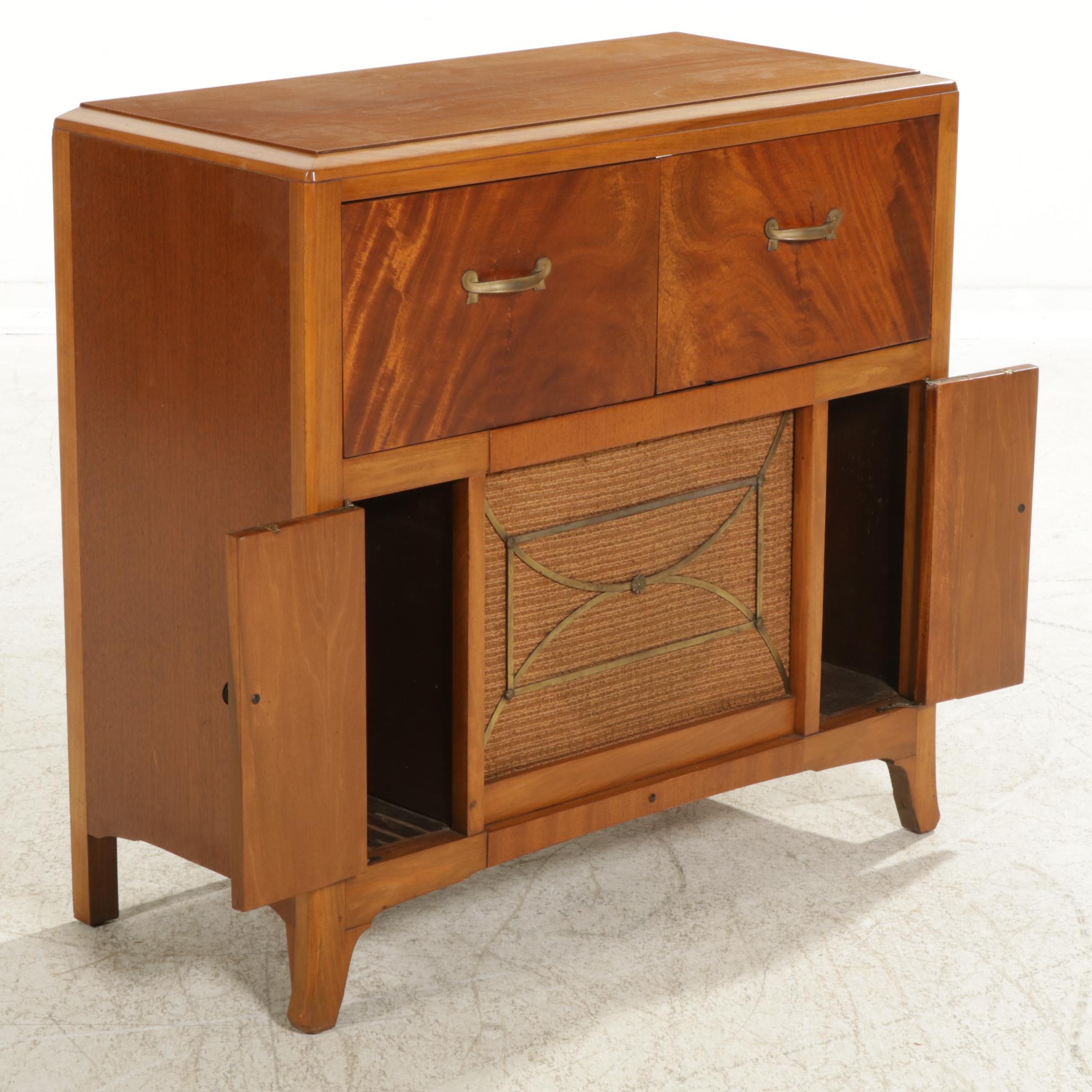 Mid Century Modern RCA Victor Record Player and Radio in Mahngany Cabinet