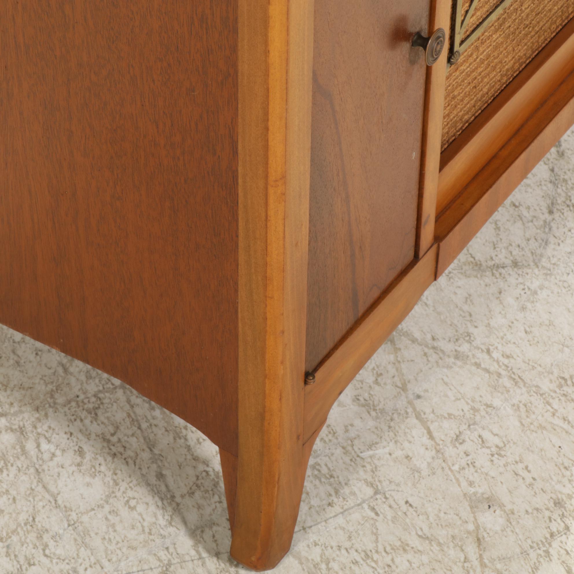 Mid Century Modern RCA Victor Record Player and Radio in Mahngany Cabinet