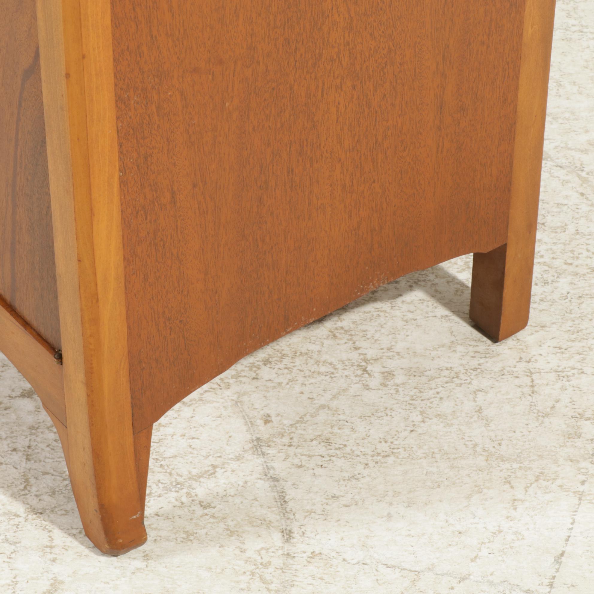 Mid Century Modern RCA Victor Record Player and Radio in Mahngany Cabinet