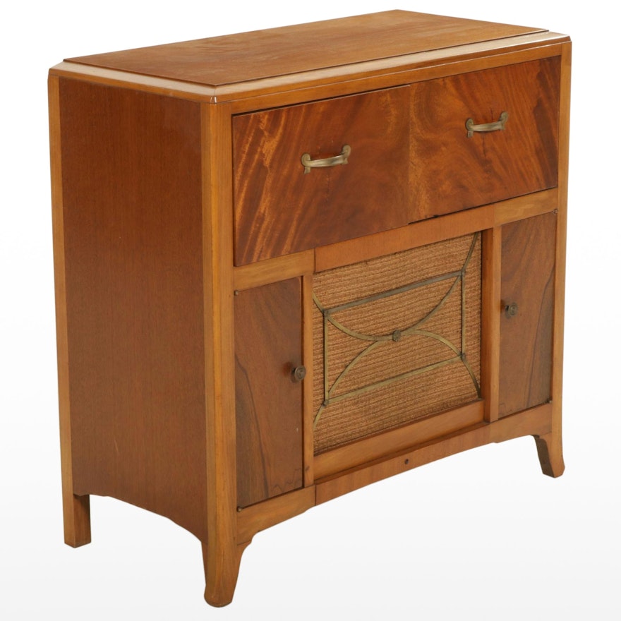 Mid Century Modern RCA Victor Record Player and Radio in Mahngany Cabinet