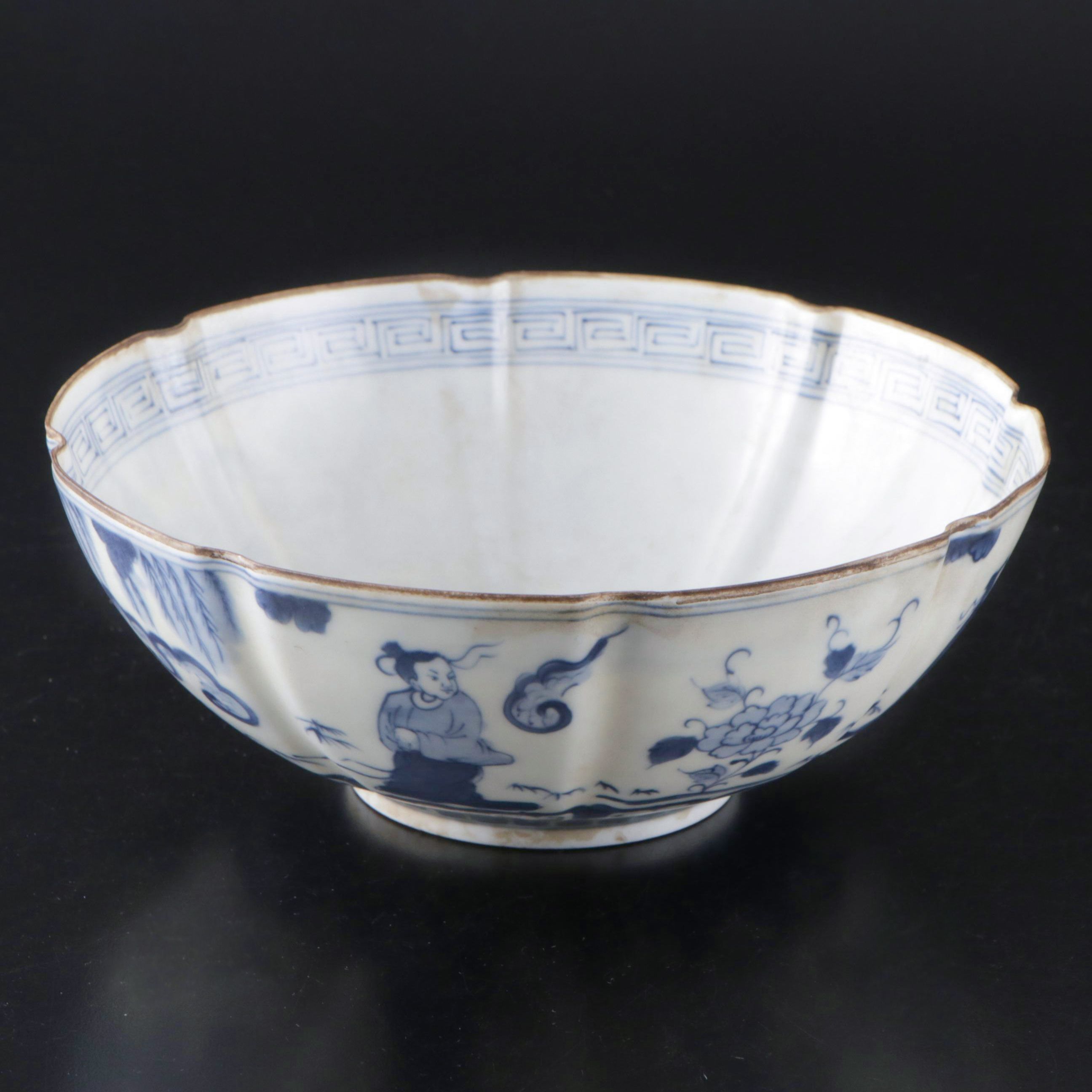 Chinese Blue and White Porcelain Scalloped Bowl