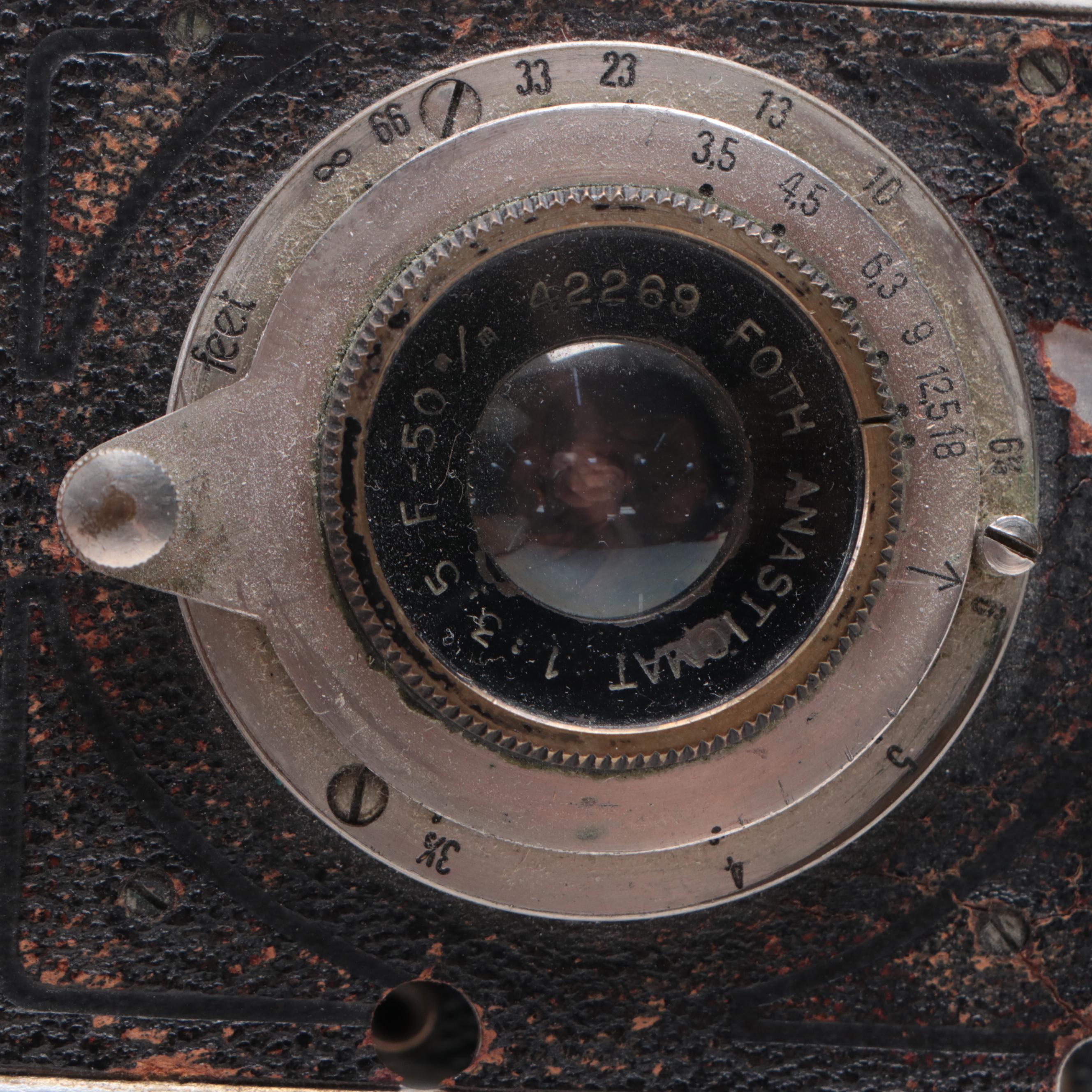 Foth Self-Timing Derby Camera with Anastigmat f/3.5 Lens and Filter, 1930s
