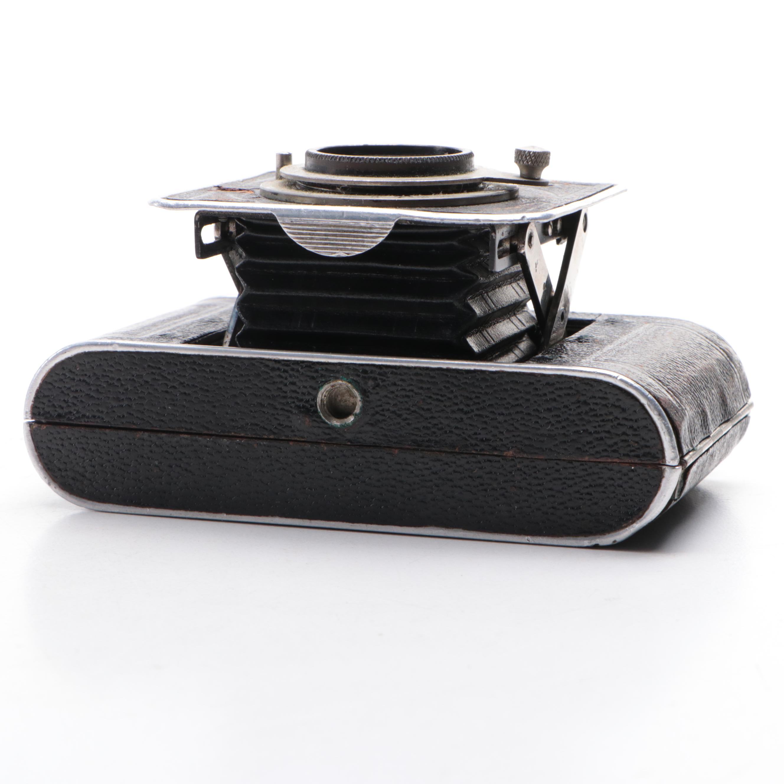 Foth Self-Timing Derby Camera with Anastigmat f/3.5 Lens and Filter, 1930s