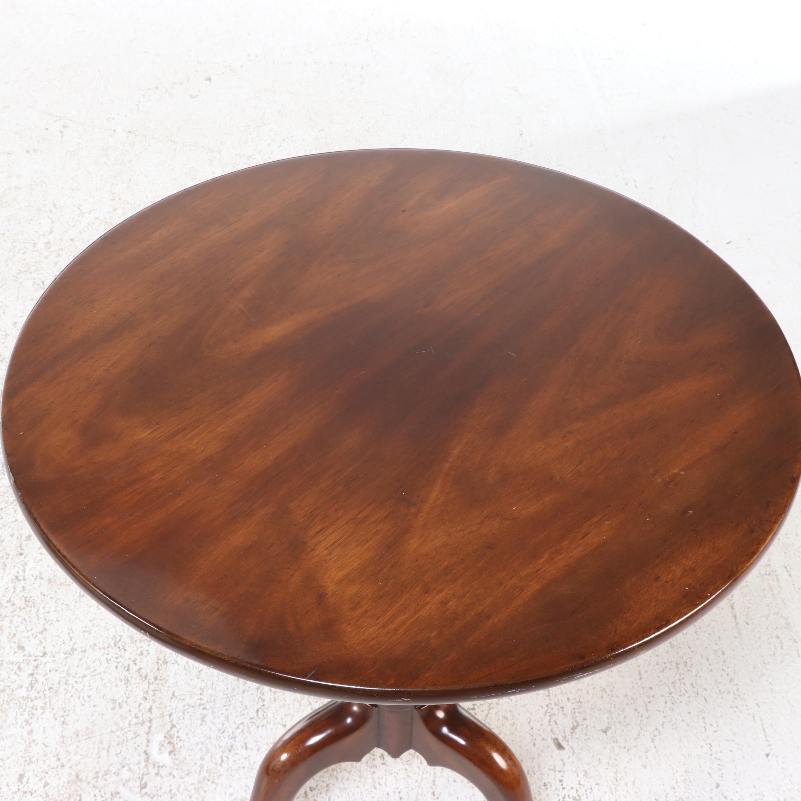 Kittinger "Historic Newport" Queen Anne Style Mahogany Birdcage-Action Tea Table