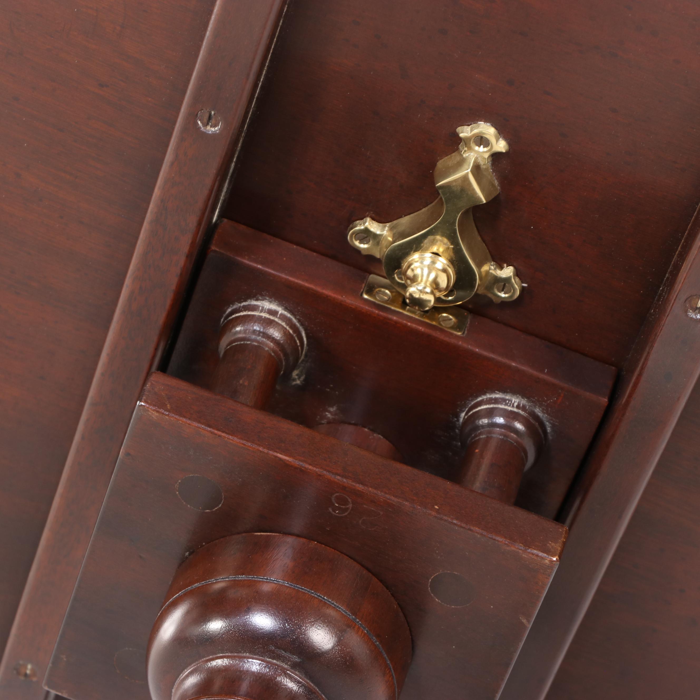 Kittinger "Historic Newport" Queen Anne Style Mahogany Birdcage-Action Tea Table