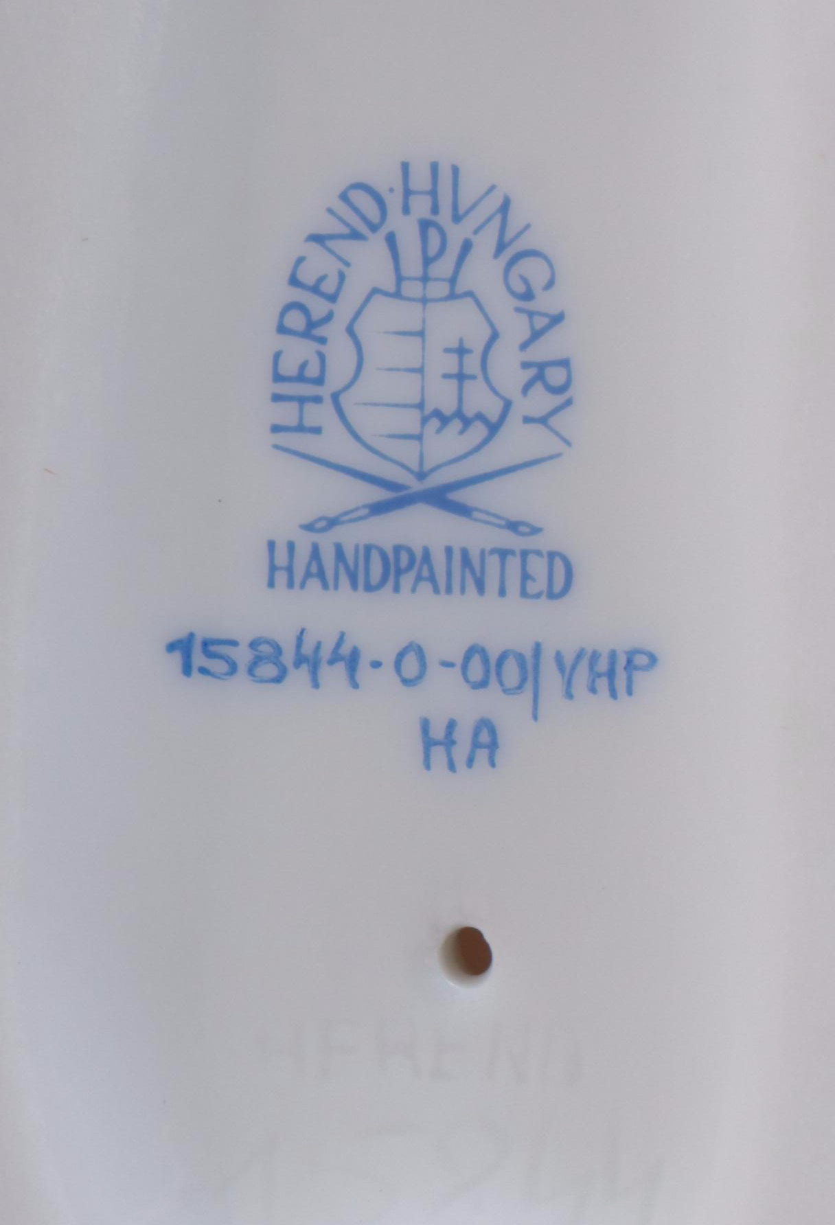 Herend Raspberry Fishnet with Gold "Pekingese" Porcelain Figurine