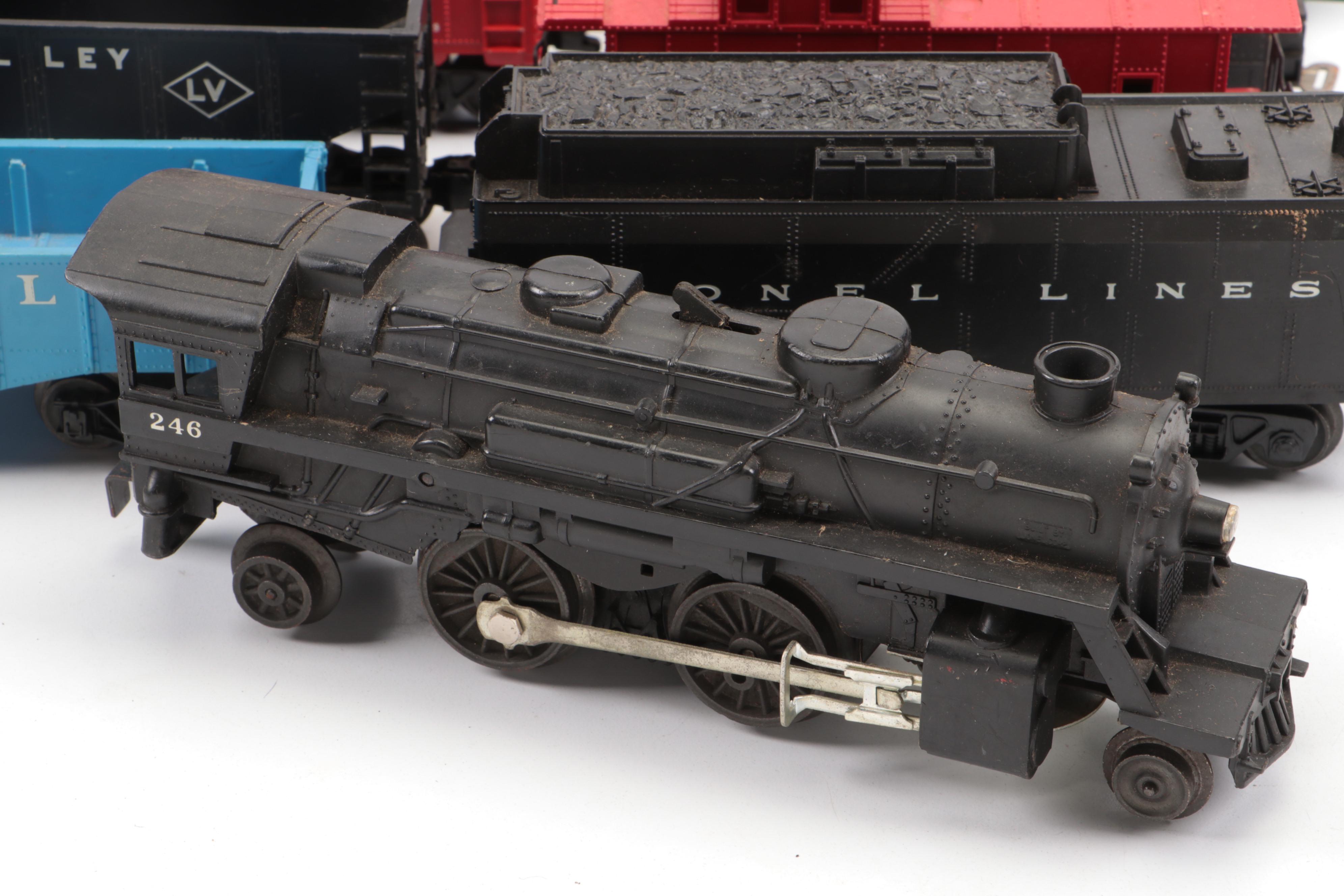 Lionel Co. Santa Fe Plastic Train Car with More Lionel Train Set Accessories