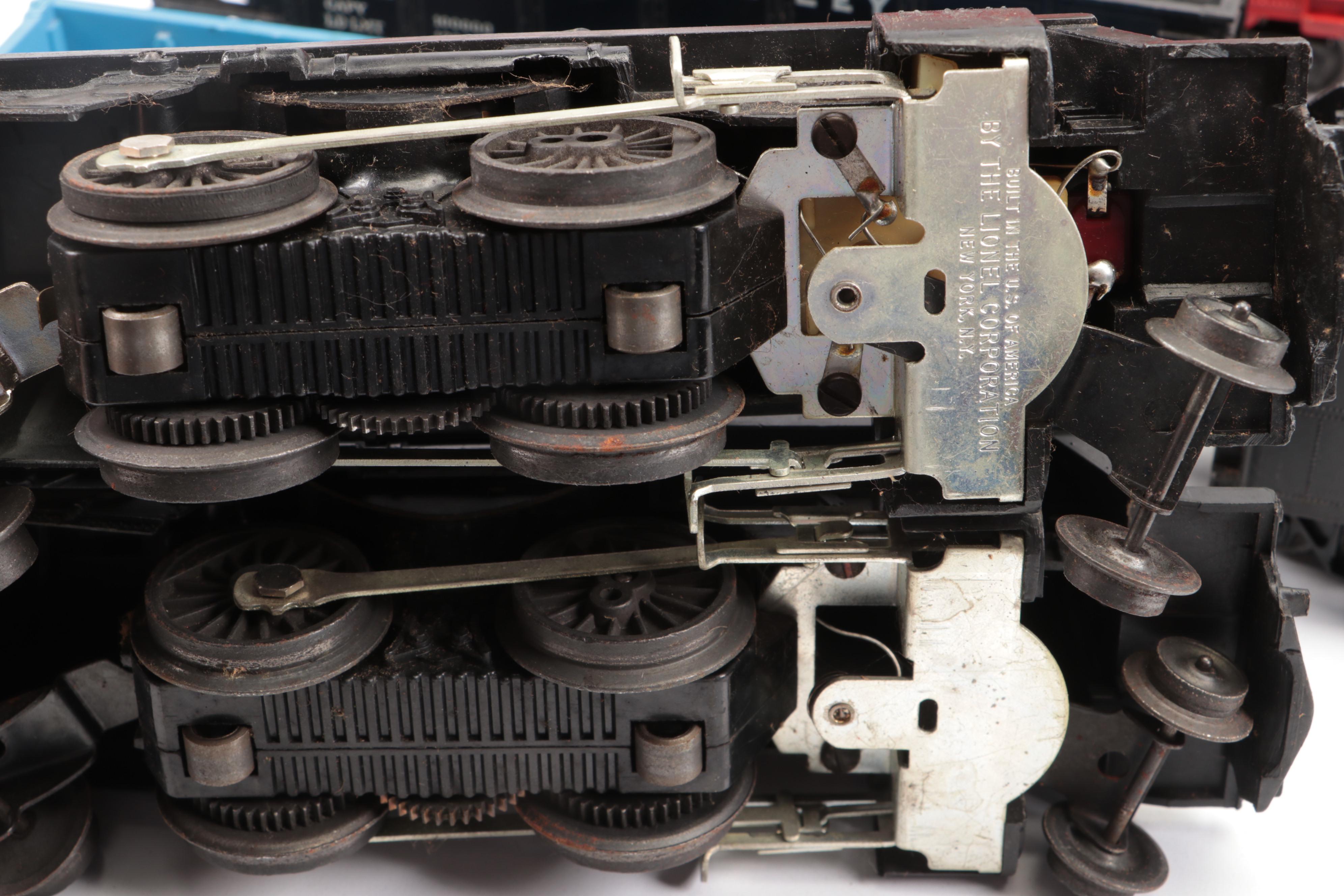 Lionel Co. Santa Fe Plastic Train Car with More Lionel Train Set Accessories