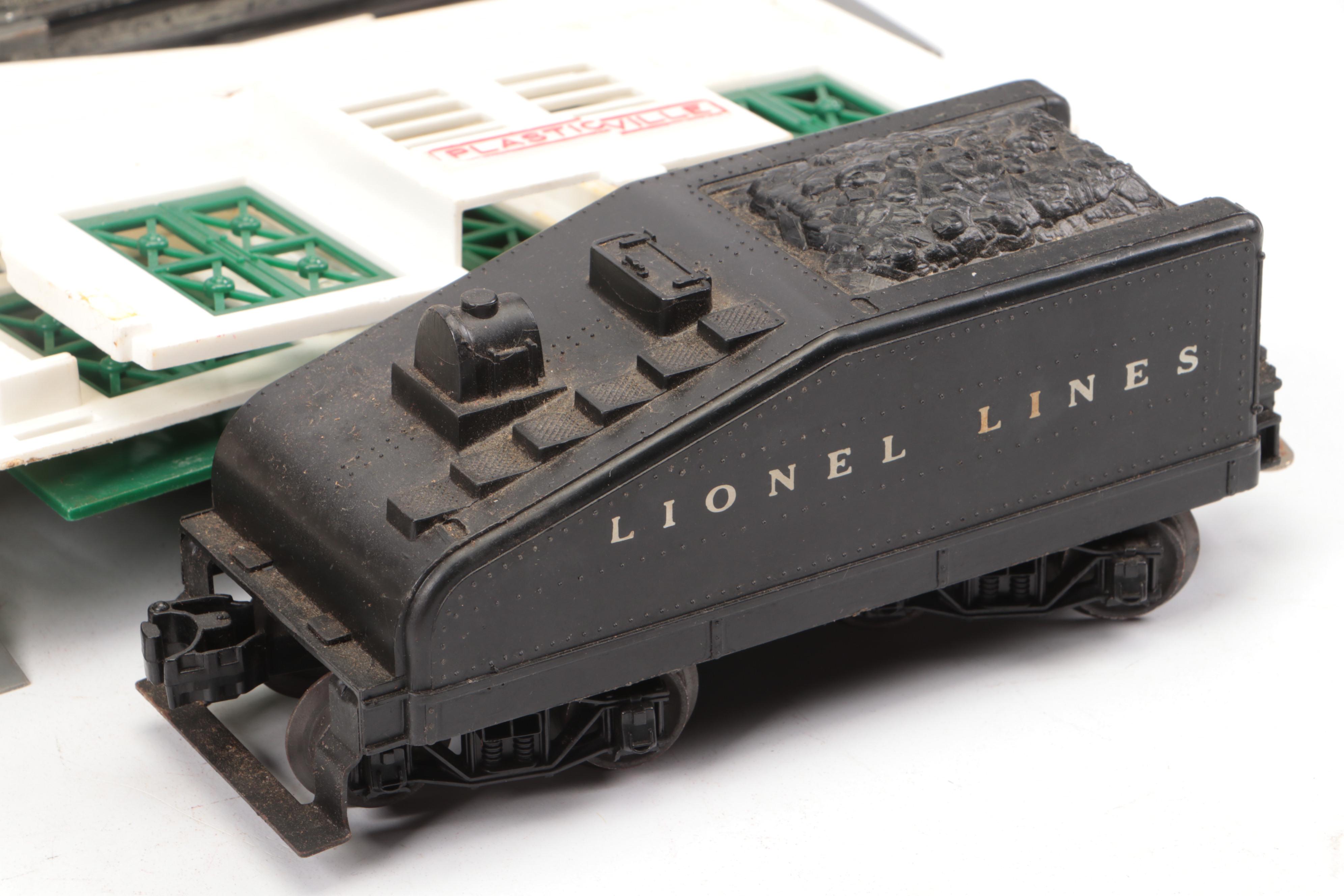 Lionel Co. Santa Fe Plastic Train Car with More Lionel Train Set Accessories