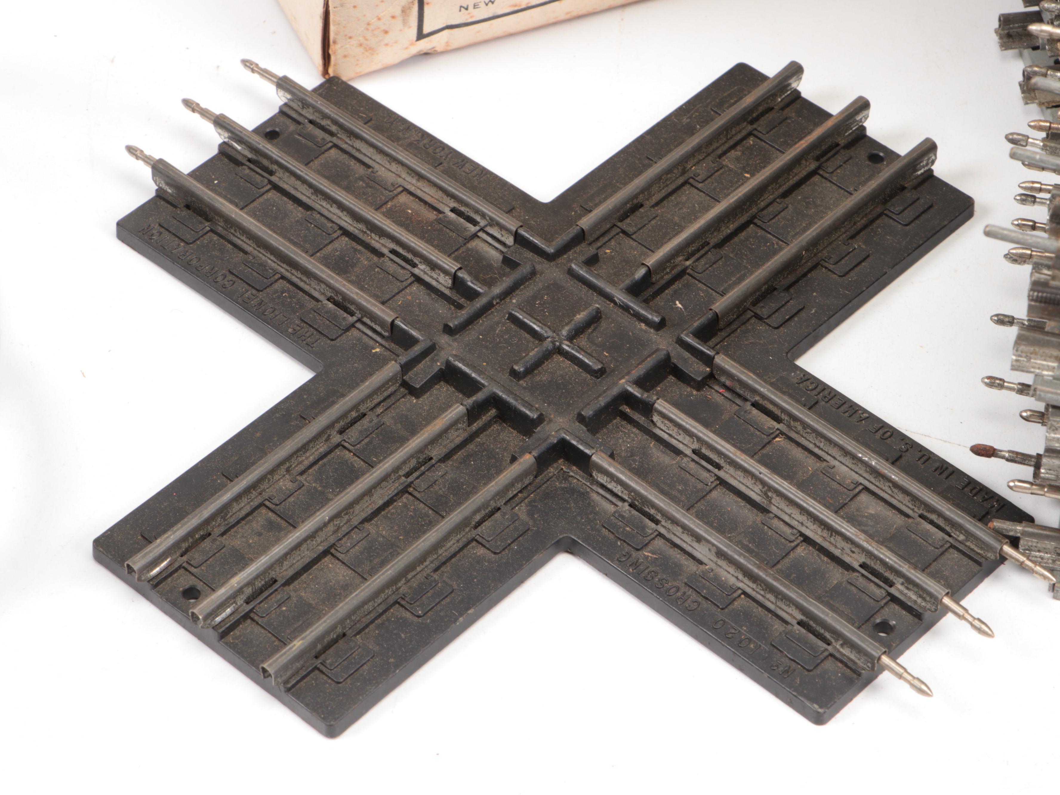 Lionel Co. Santa Fe Plastic Train Car with More Lionel Train Set Accessories