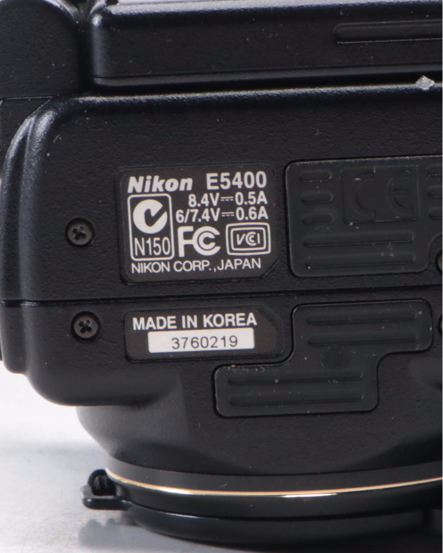 Nikon Coolpix 5400 Digital Camera with Manuals and Camera Bag