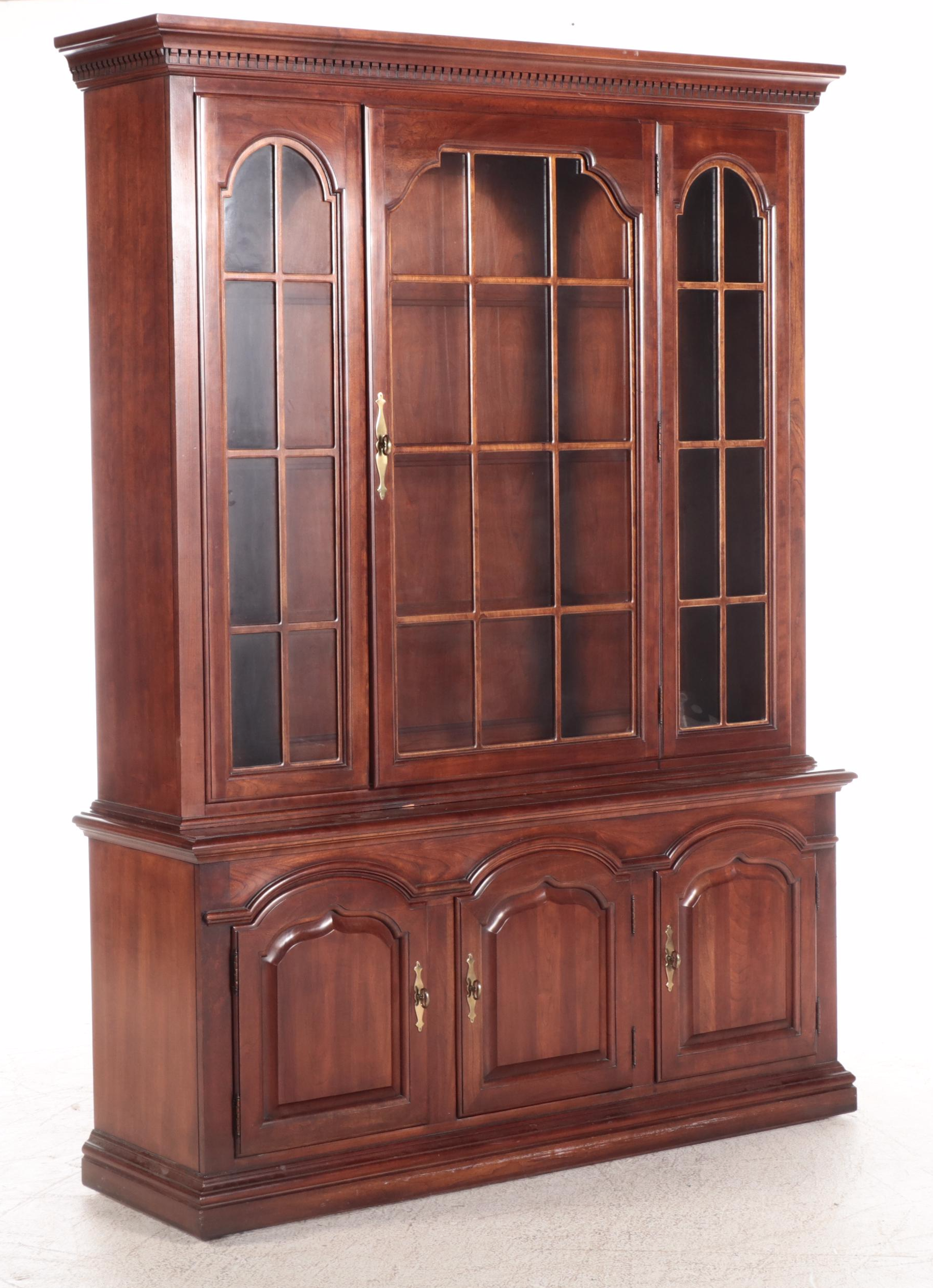 Thomasville American Colonial Style Cherrywood China Cabinet
