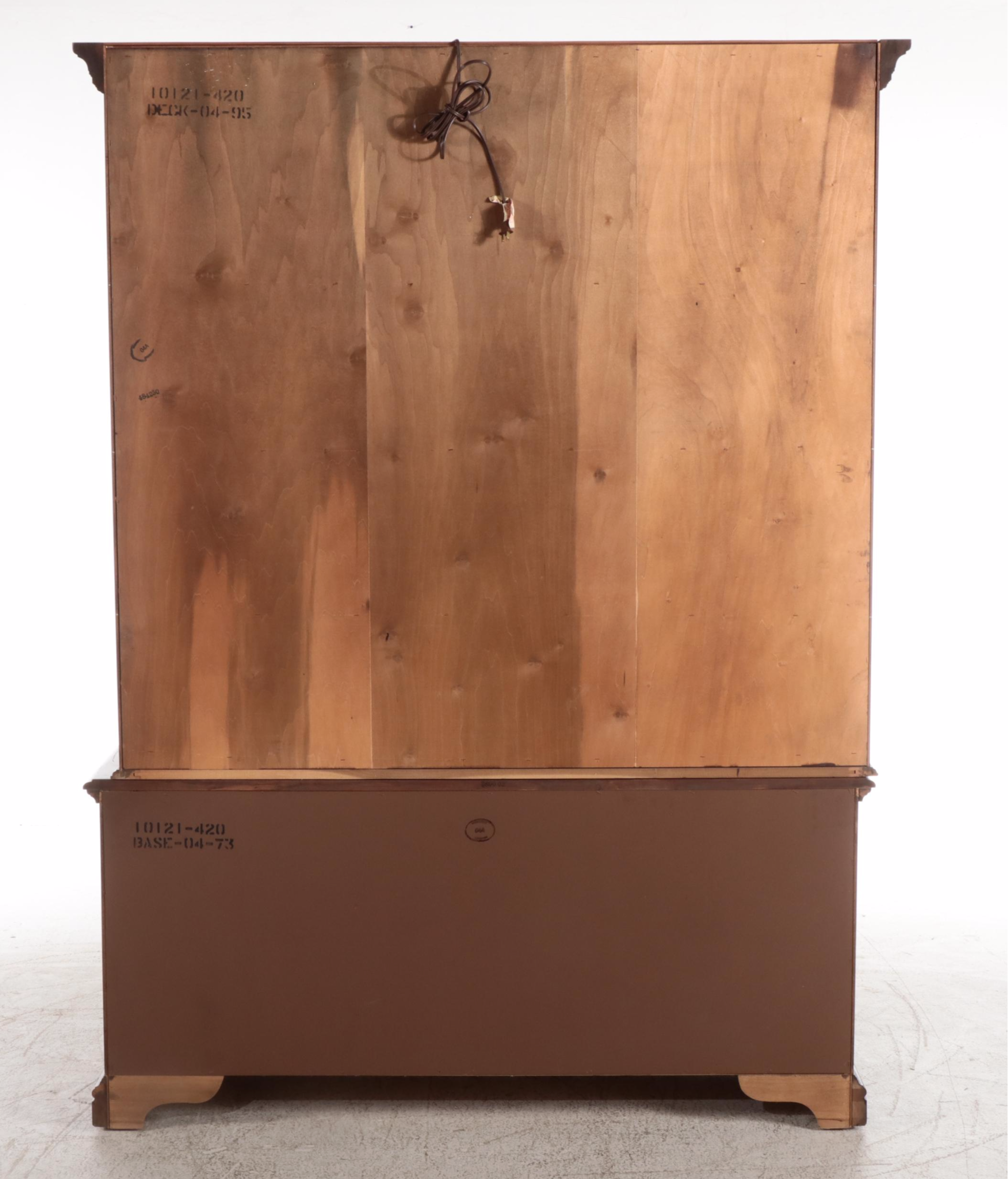 Thomasville American Colonial Style Cherrywood China Cabinet