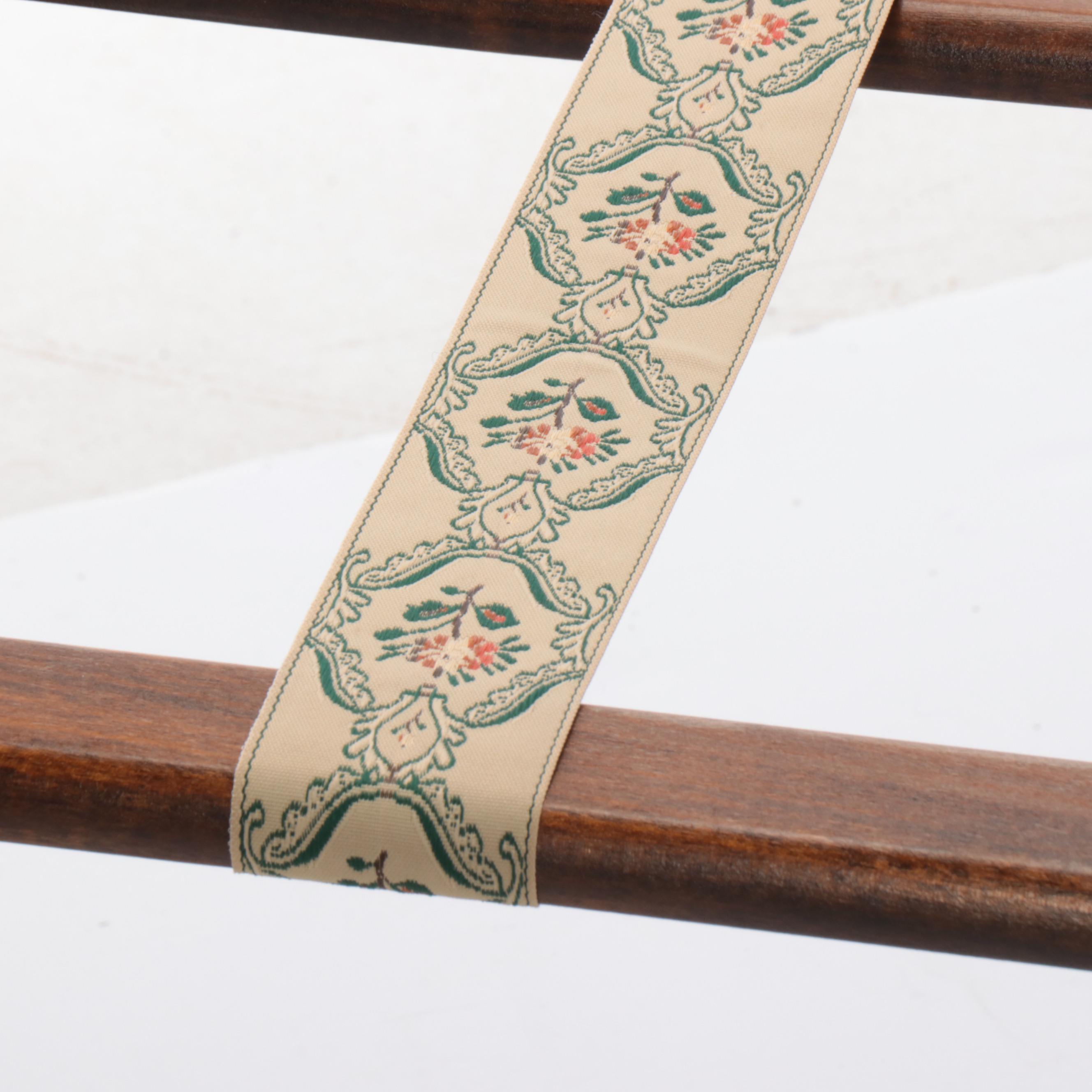 Goodwin Weavers Lipizzaner Horse Motif Throw with Accent Pillow & Luggage Stand