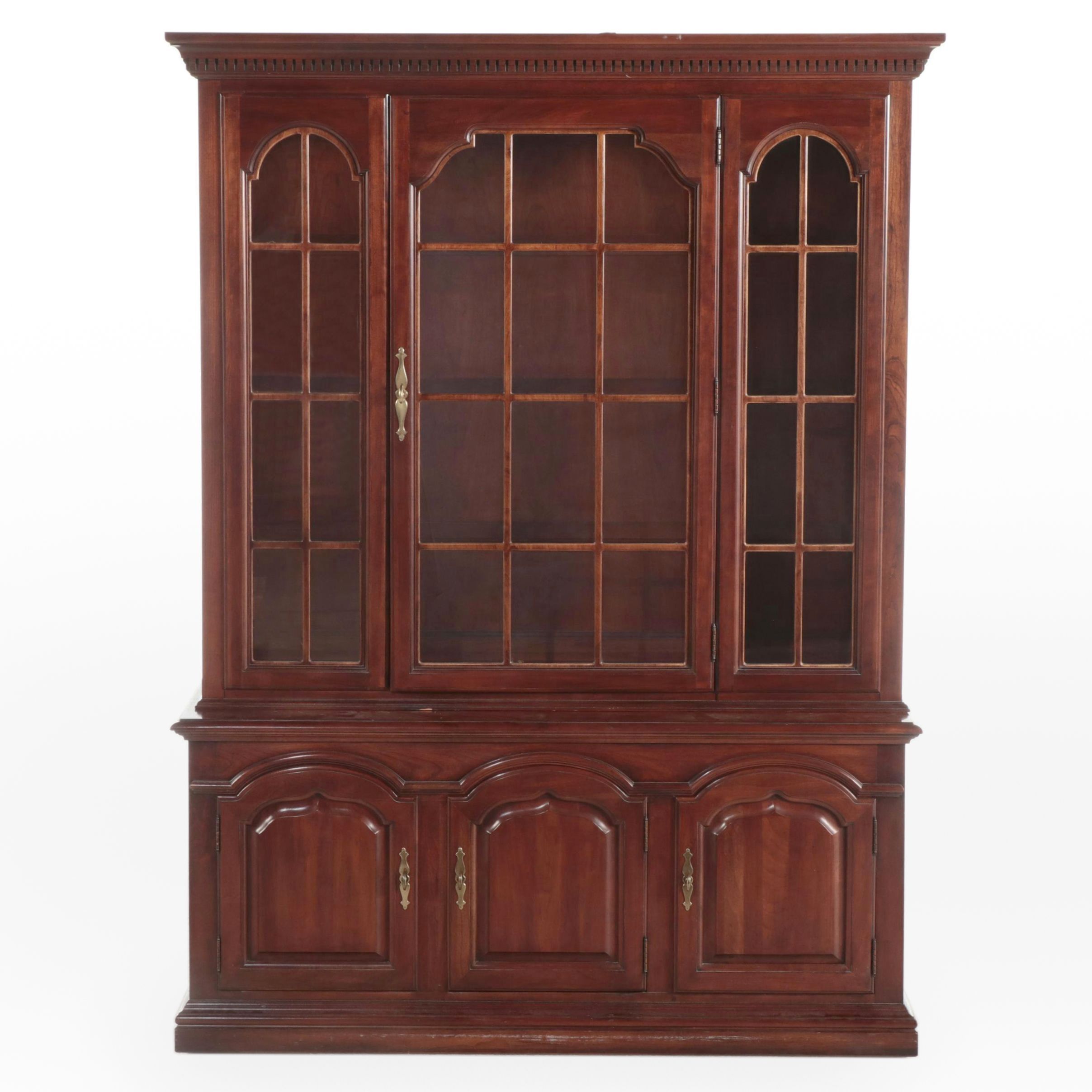 Thomasville American Colonial Style Cherrywood China Cabinet