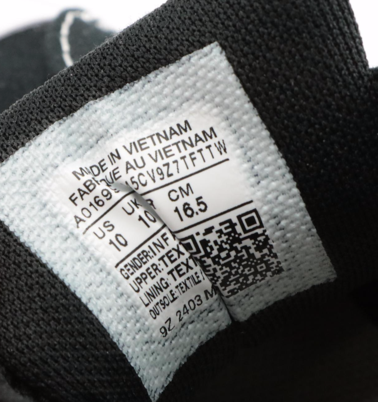 Toddler Chuck Taylor All Star Classic Low Top Sneakers in Black & White with Box