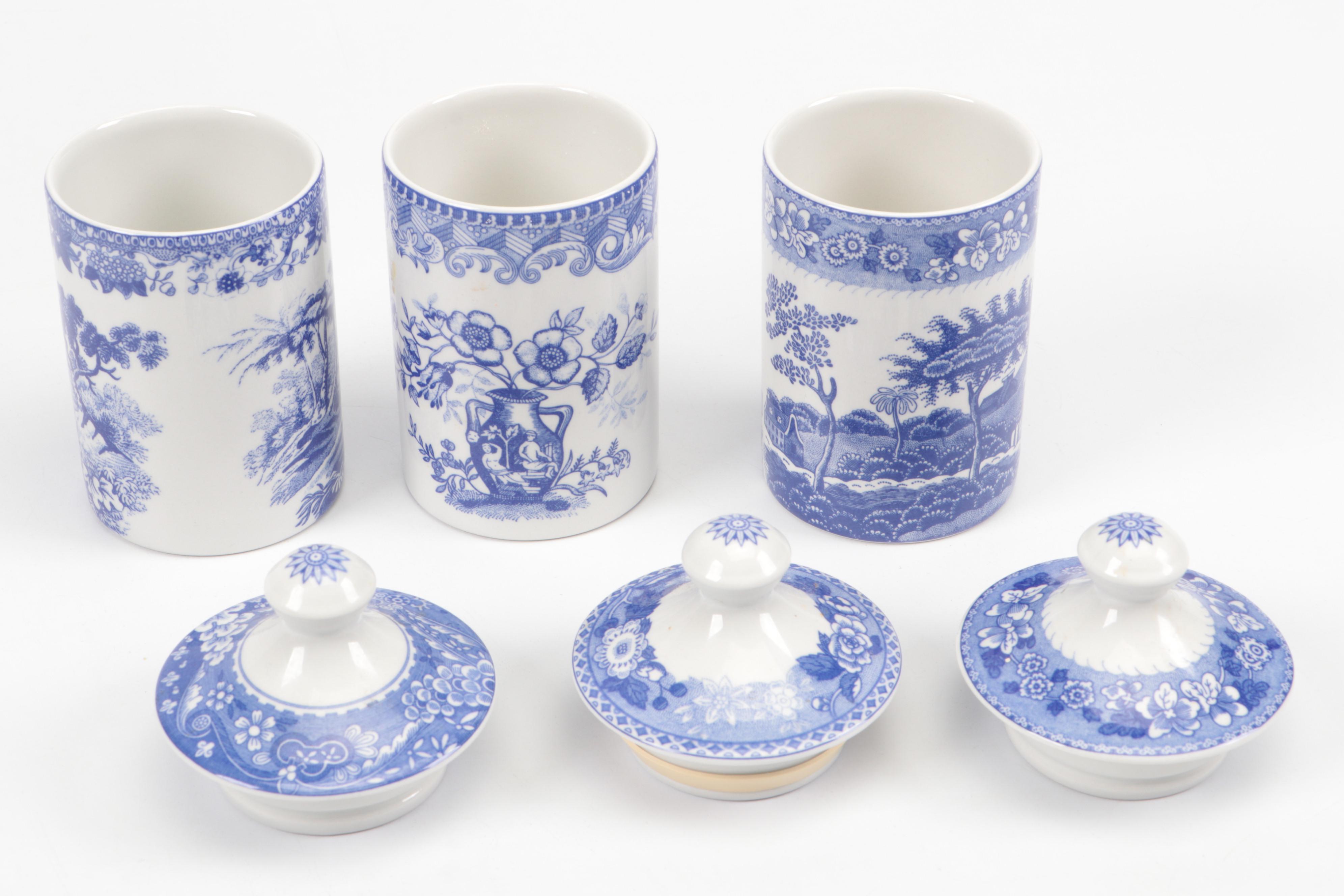 Spode Blue Room Collection Spice Jars with Bird Shaped Napkin Rings and Napkins