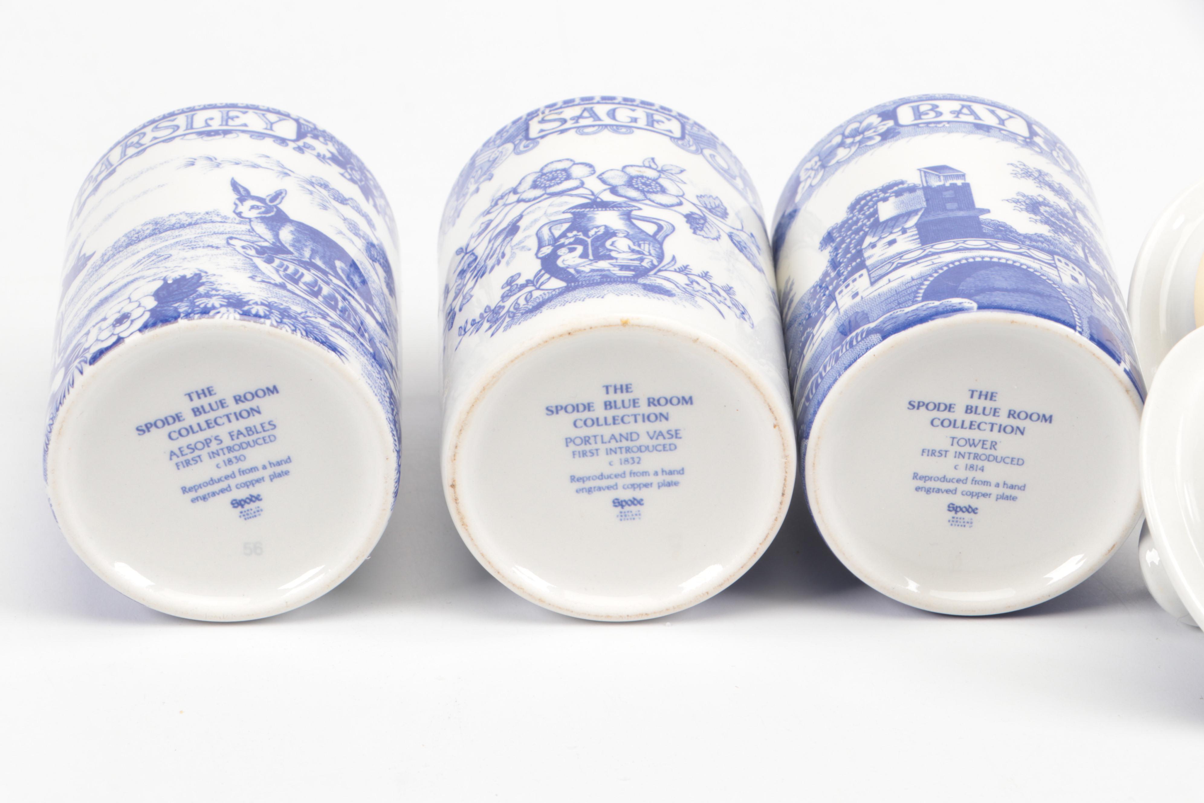 Spode Blue Room Collection Spice Jars with Bird Shaped Napkin Rings and Napkins
