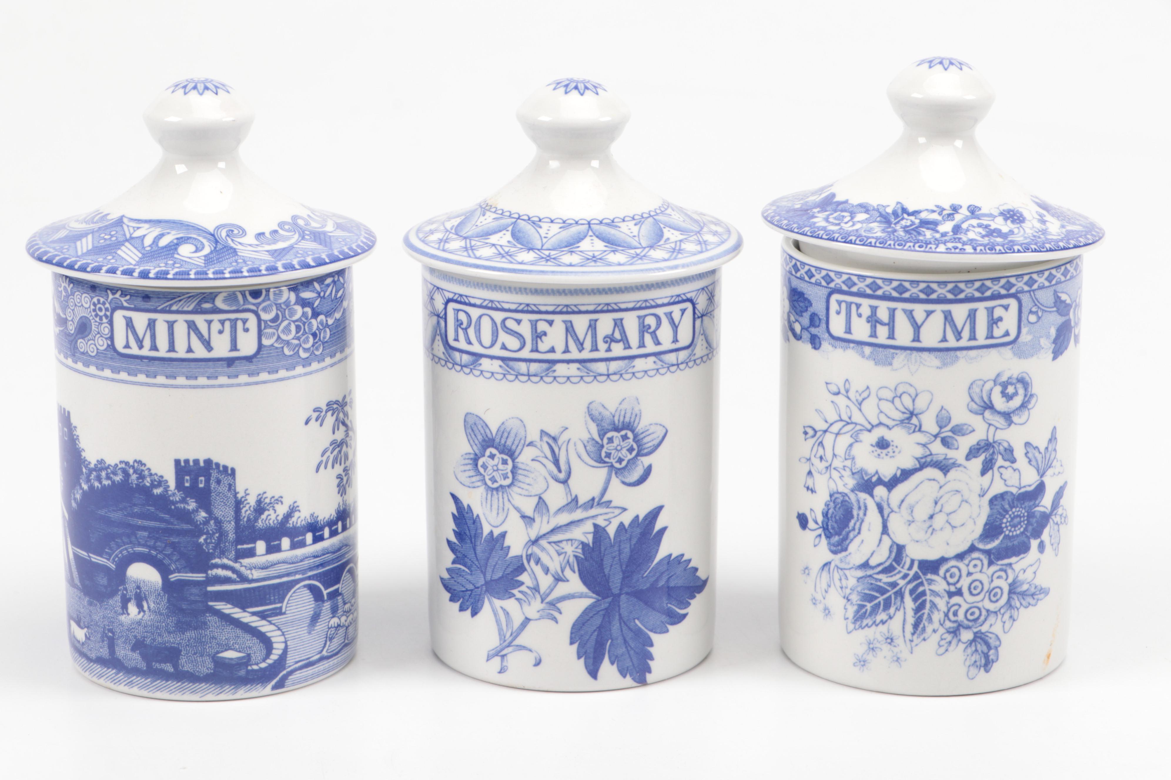 Spode Blue Room Collection Spice Jars with Bird Shaped Napkin Rings and Napkins