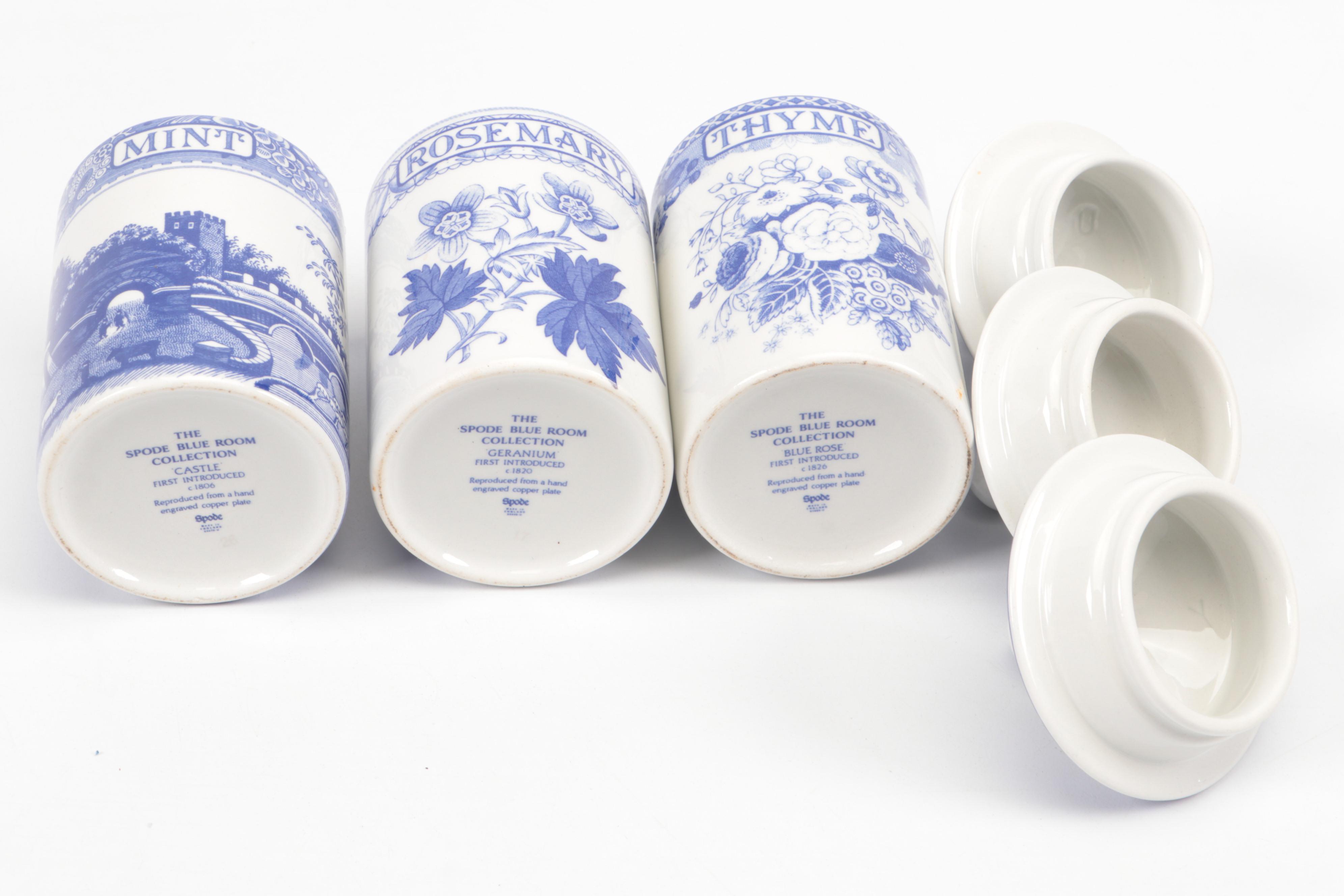 Spode Blue Room Collection Spice Jars with Bird Shaped Napkin Rings and Napkins