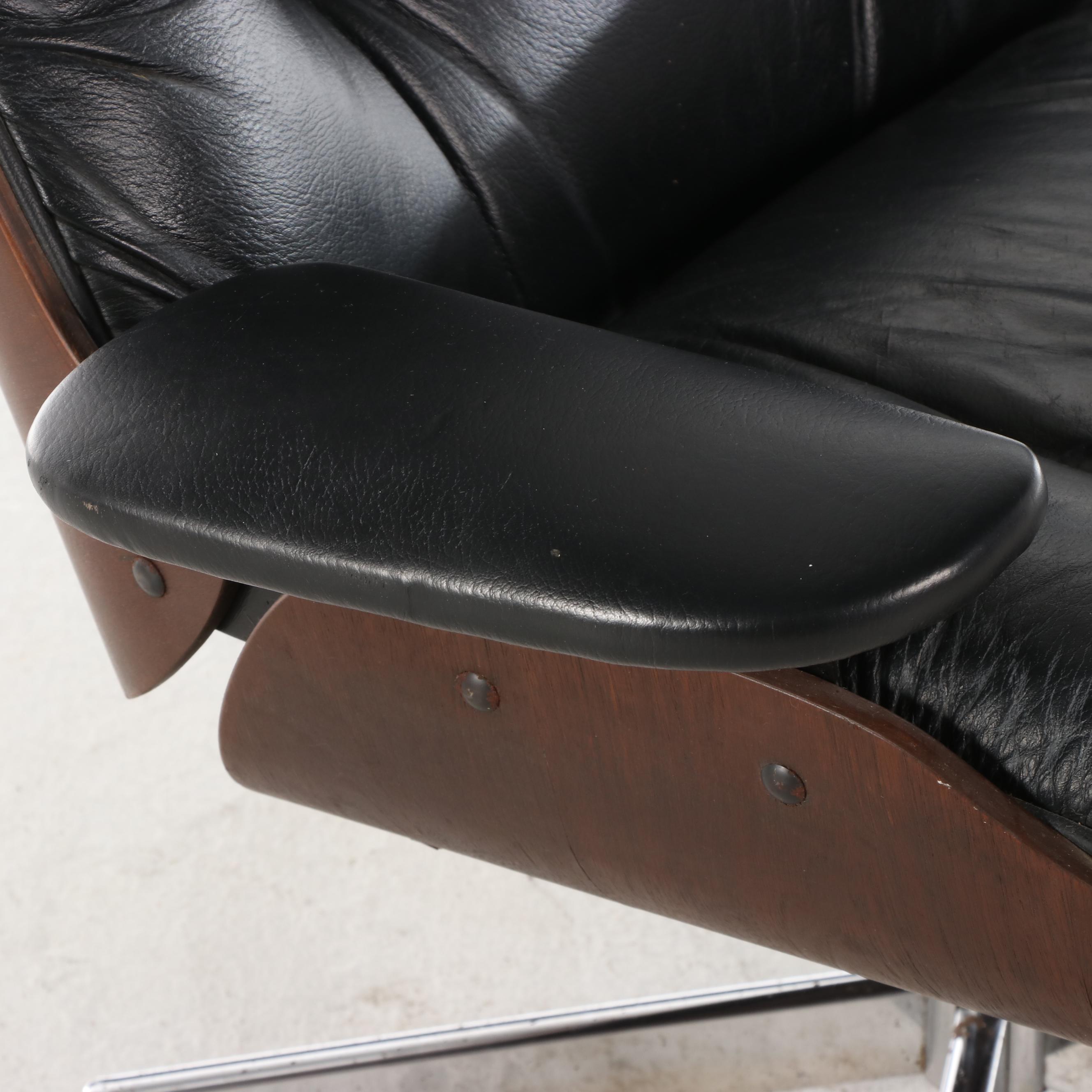 Mid Century Modern Eames Style Walnut and Leather Lounge Chair