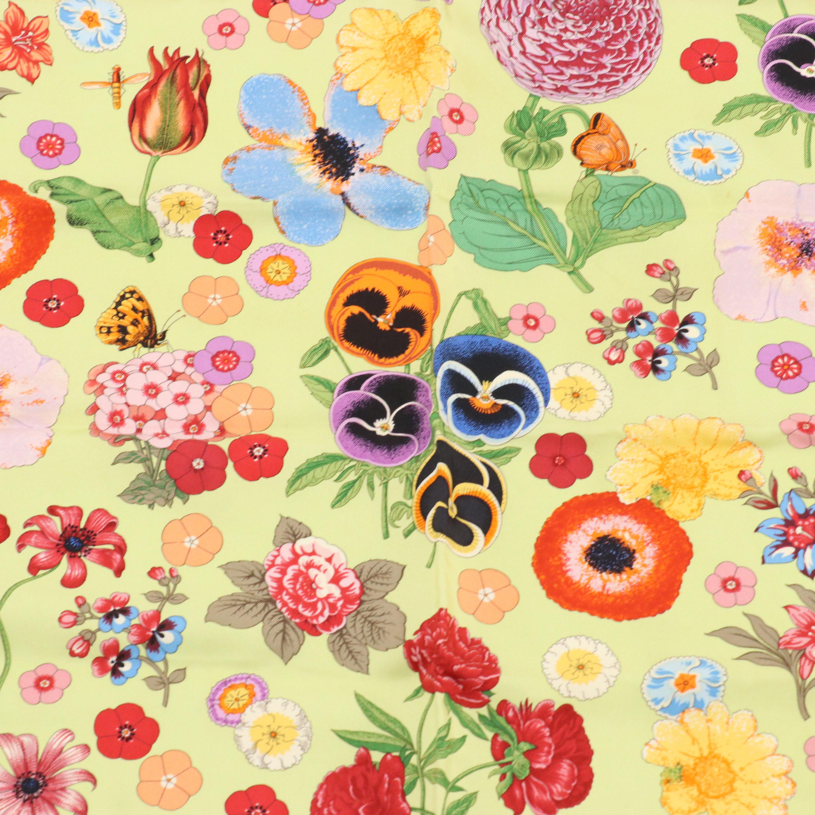 Vintage Gucci Scarf 90 in Springtime Floral Silk Twill