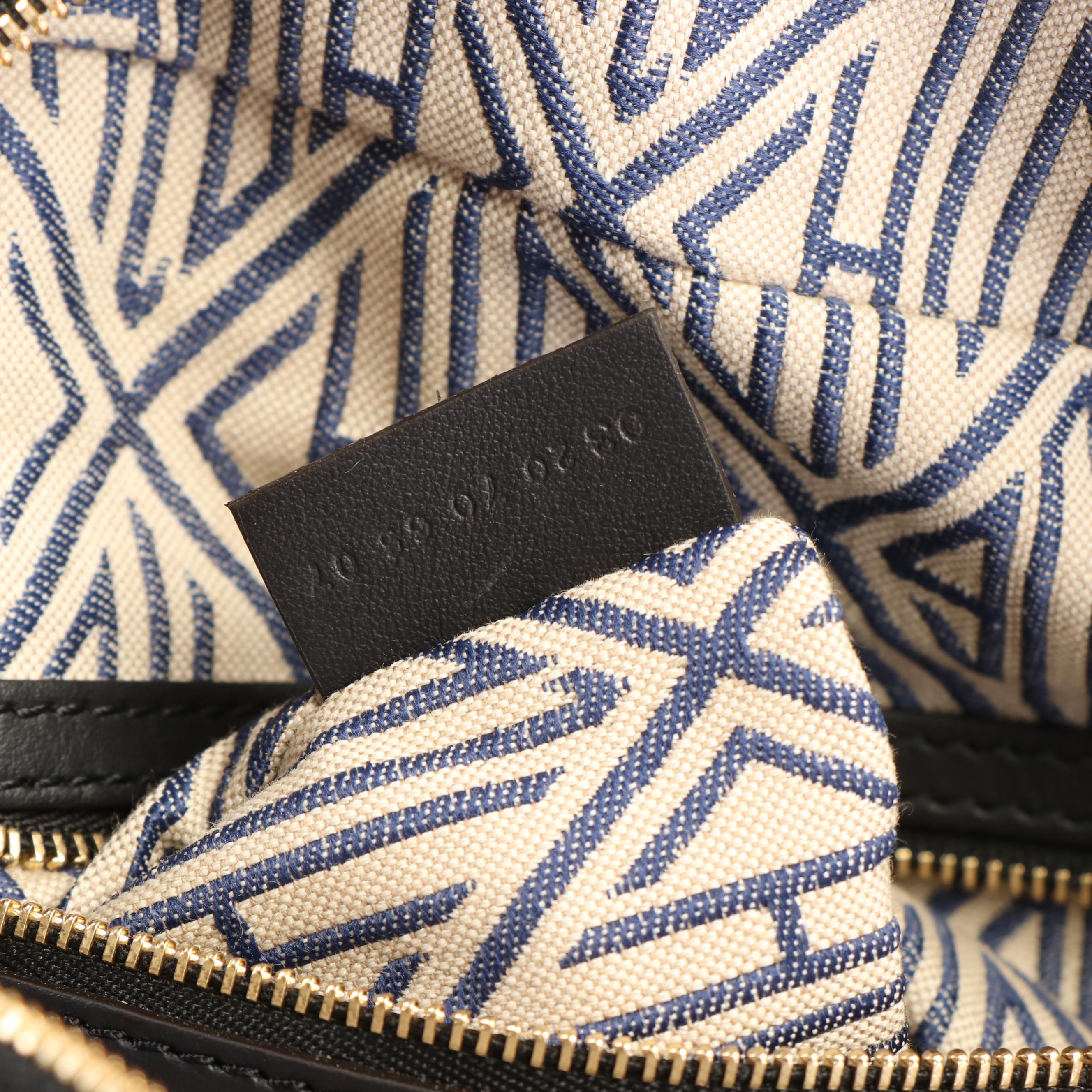 Chloé  Daria Pebbled Leather Shoulder Bag