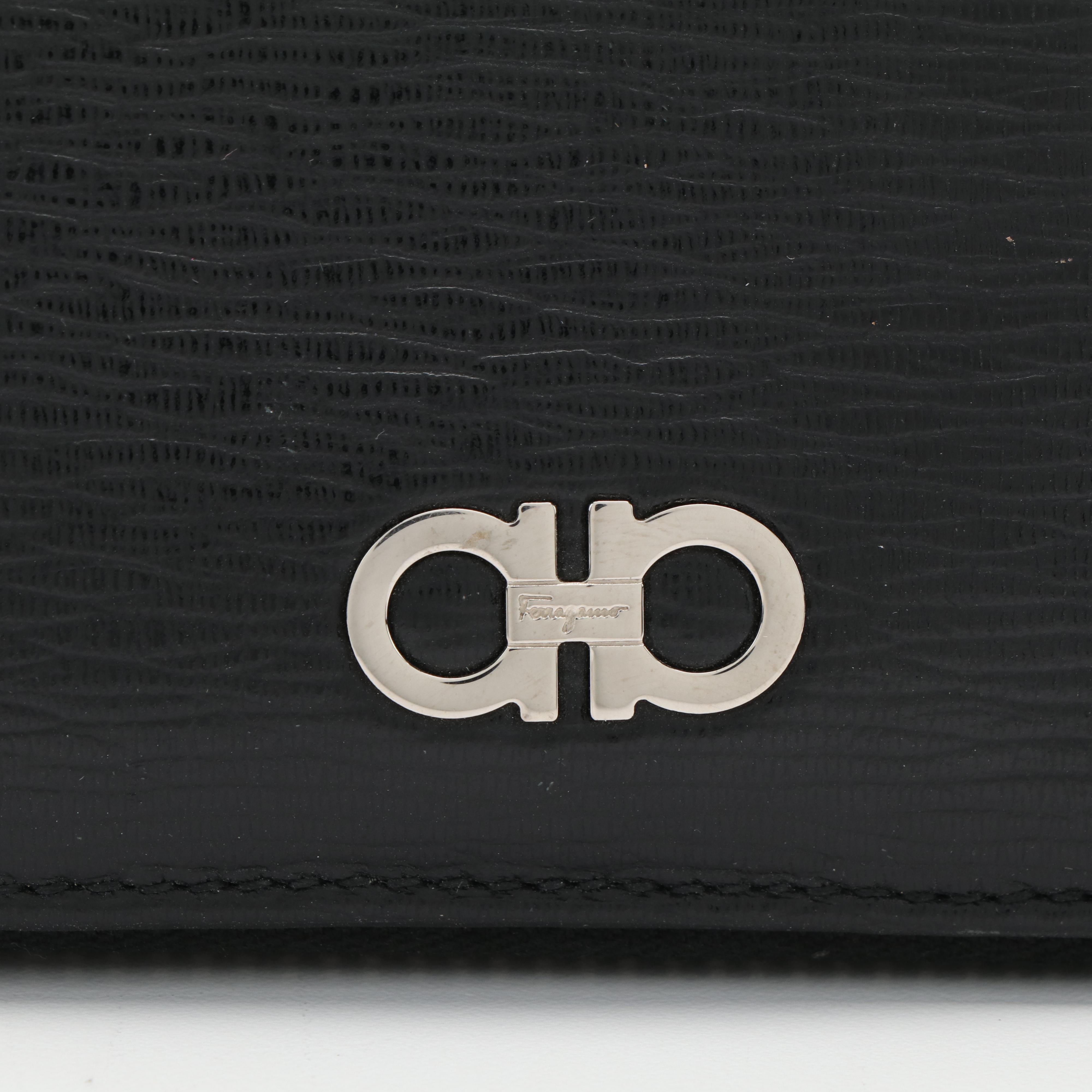 Salvatore Ferragamo Gancini Leather Zippy Wallert