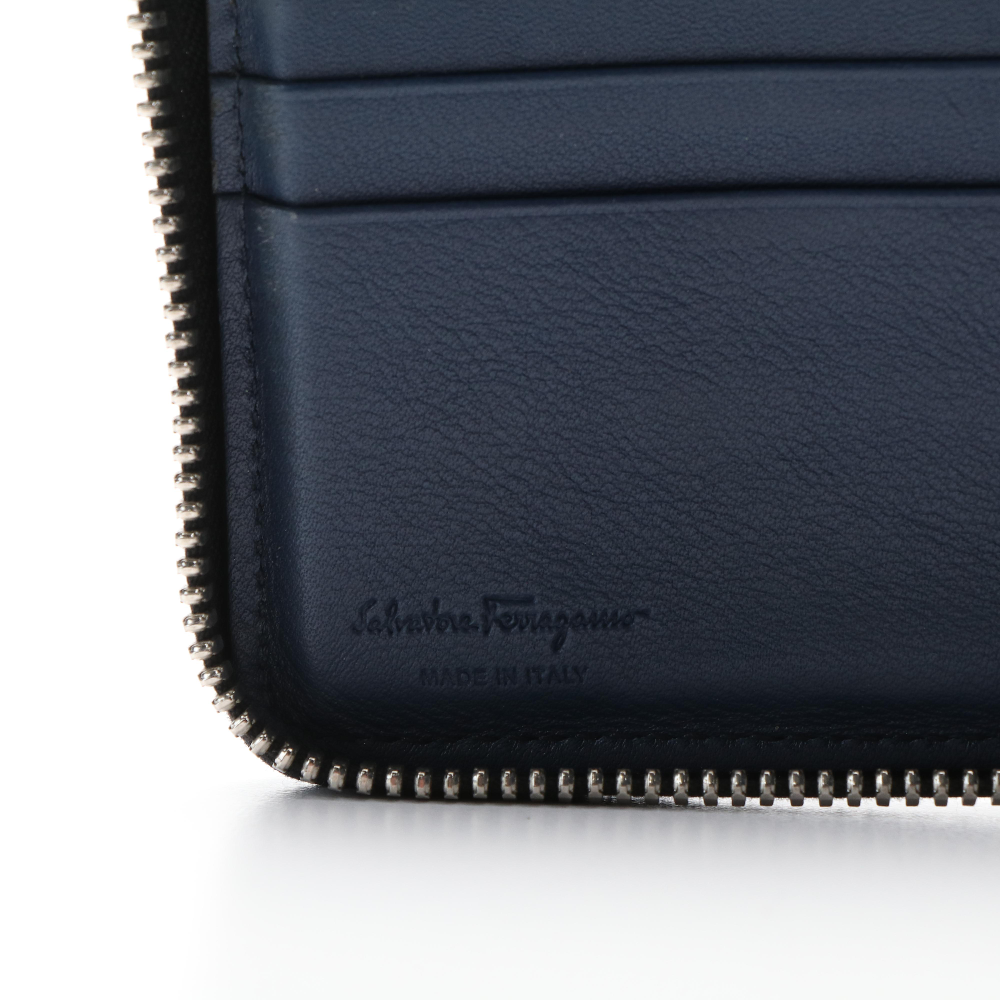 Salvatore Ferragamo Gancini Leather Zippy Wallert