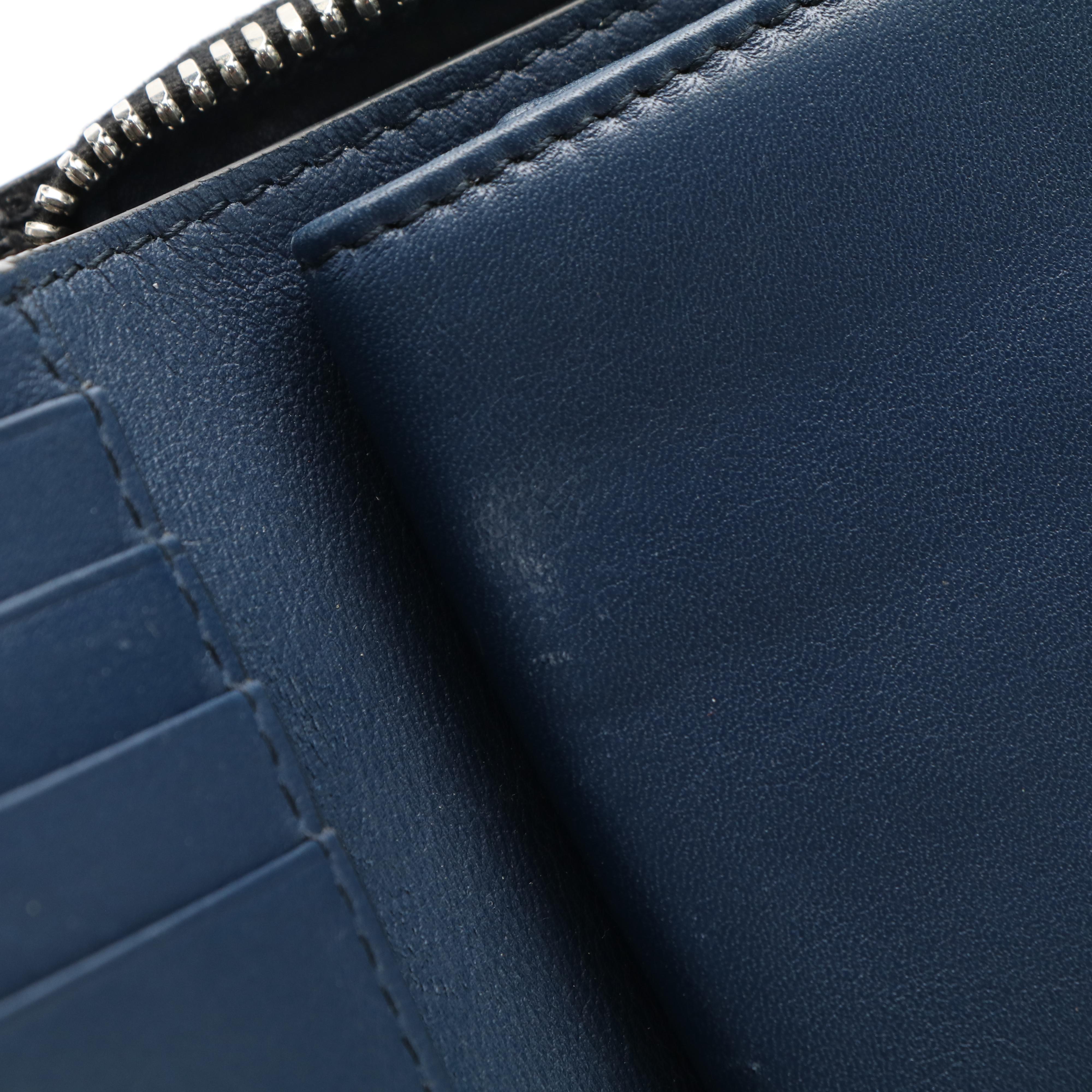 Salvatore Ferragamo Gancini Leather Zippy Wallert