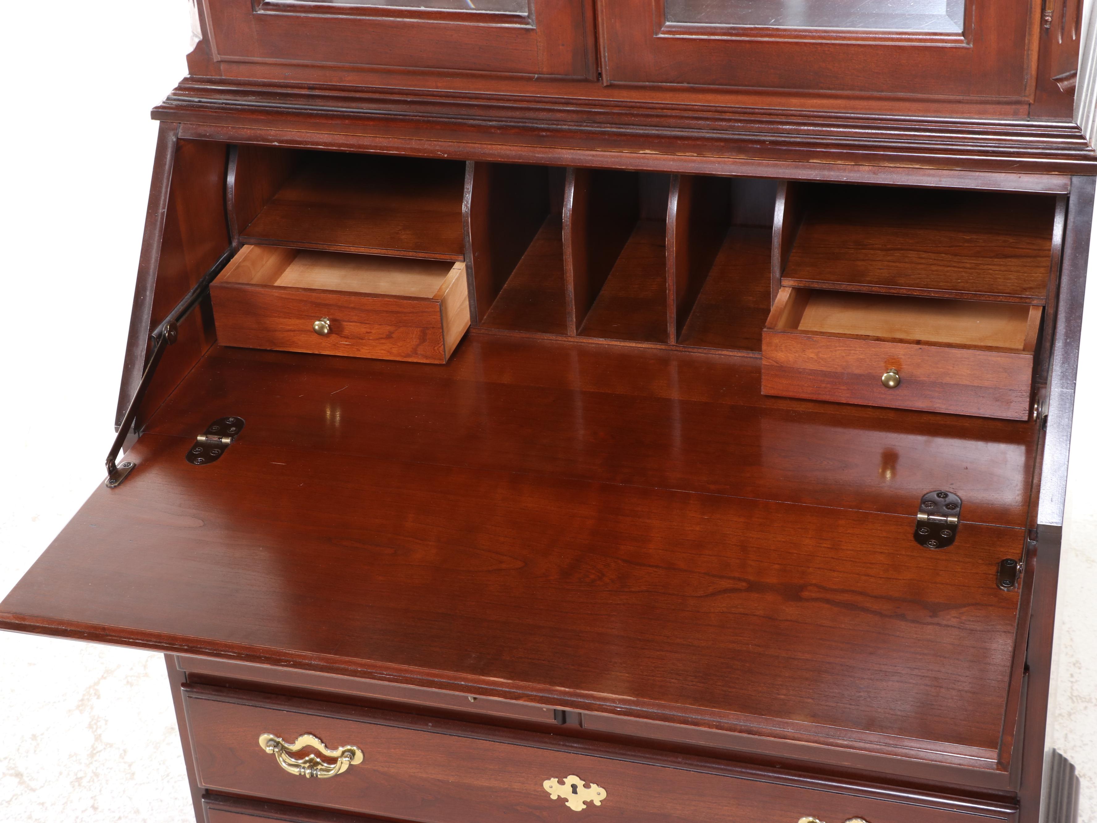 Thomasville Chippendale Style Mahogany Finish Secretary Bookcase
