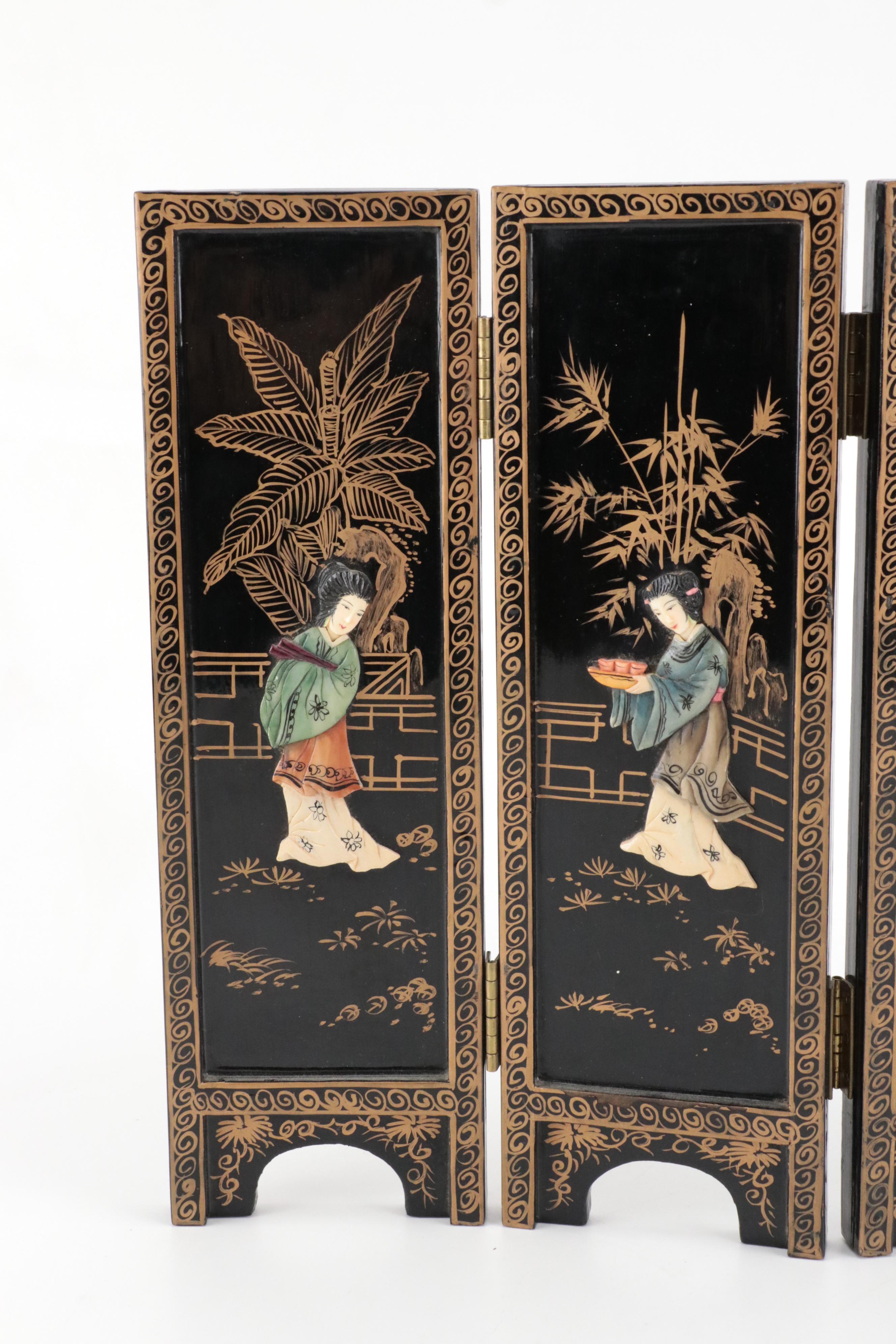 Chinese Hand-Painted Four-Panel Tabletop Divider and Footed Stand