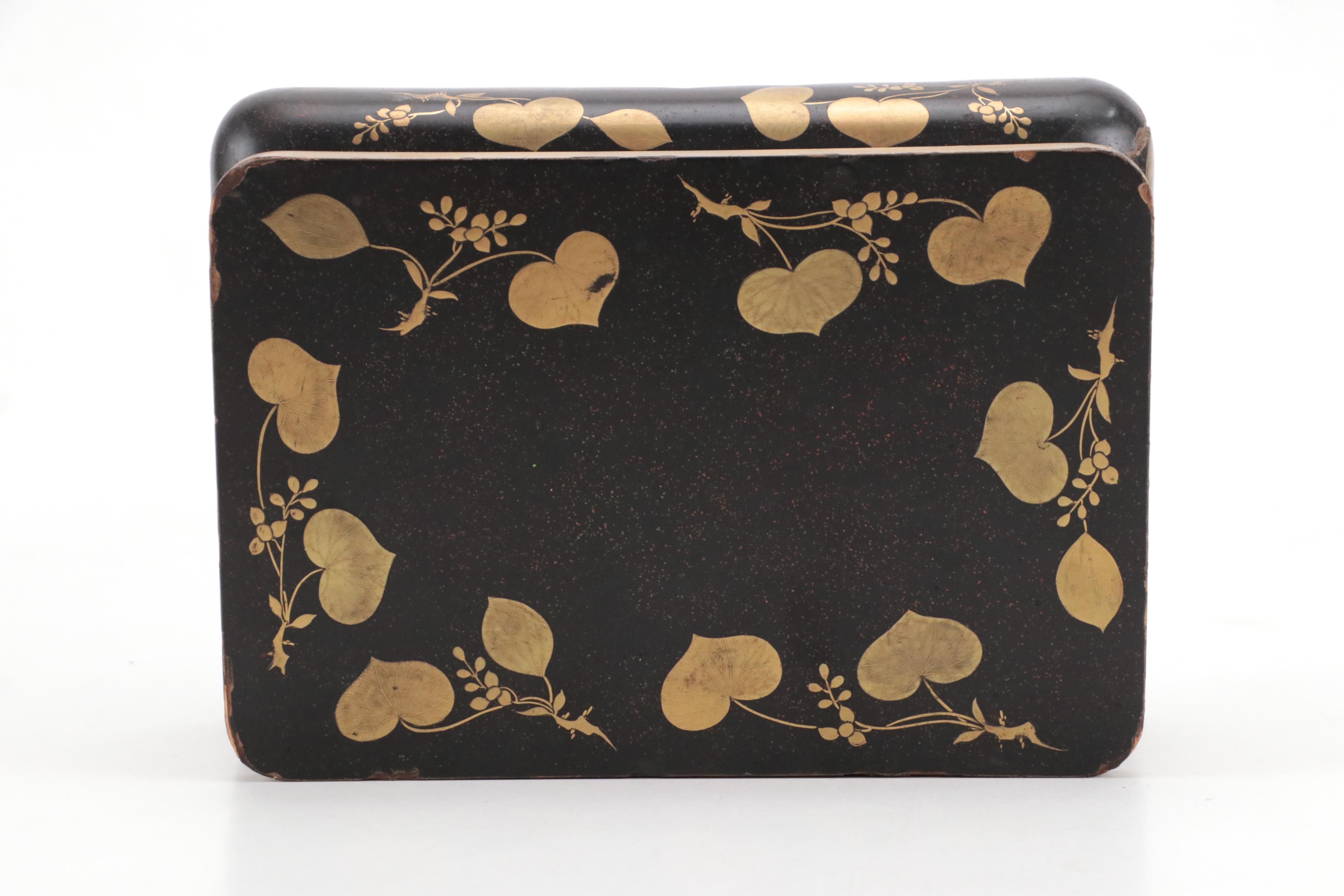 Chinese Hand-Painted Four-Panel Tabletop Divider and Footed Stand