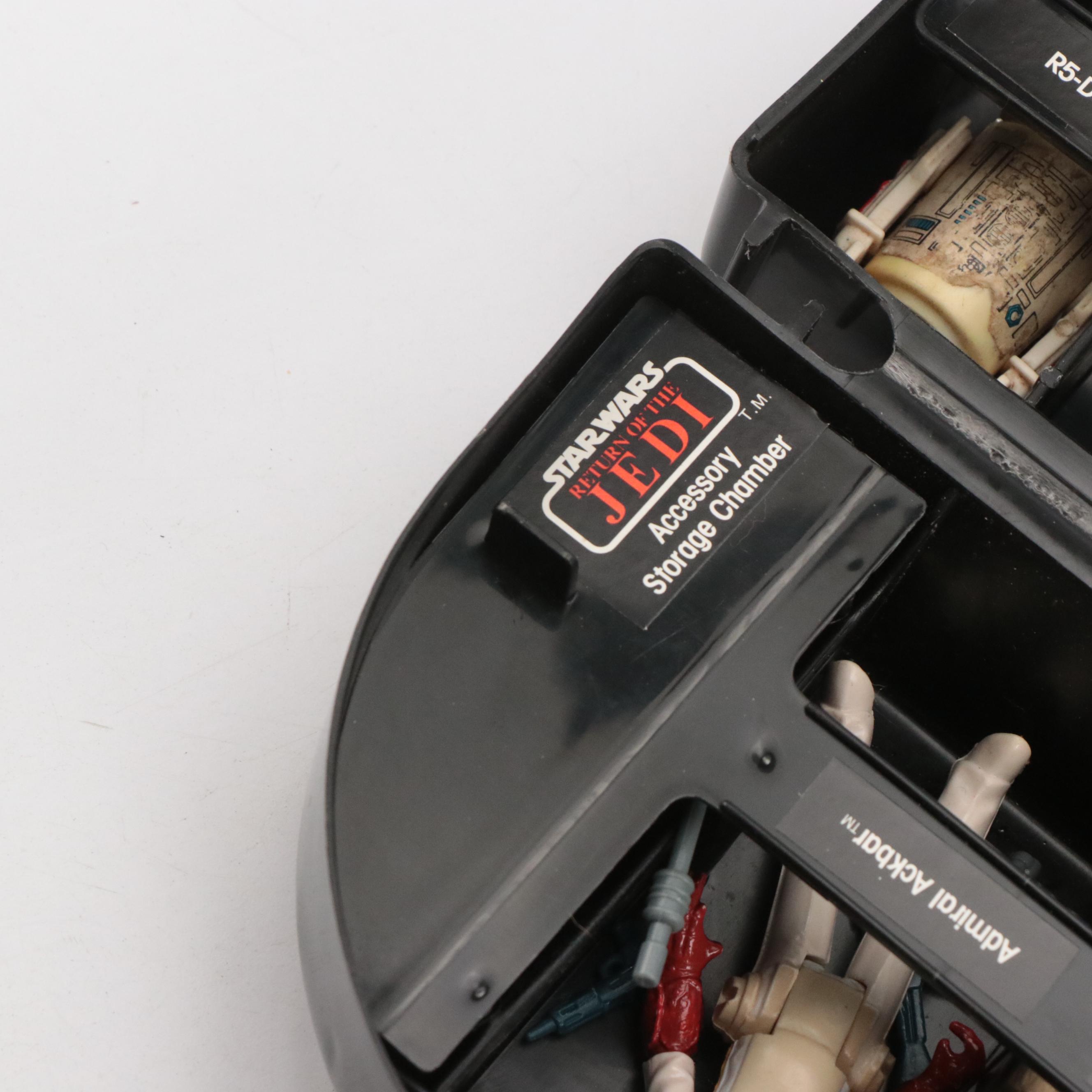 Kenner Star Wars Action Figure Set in Darth Vader Storage Case