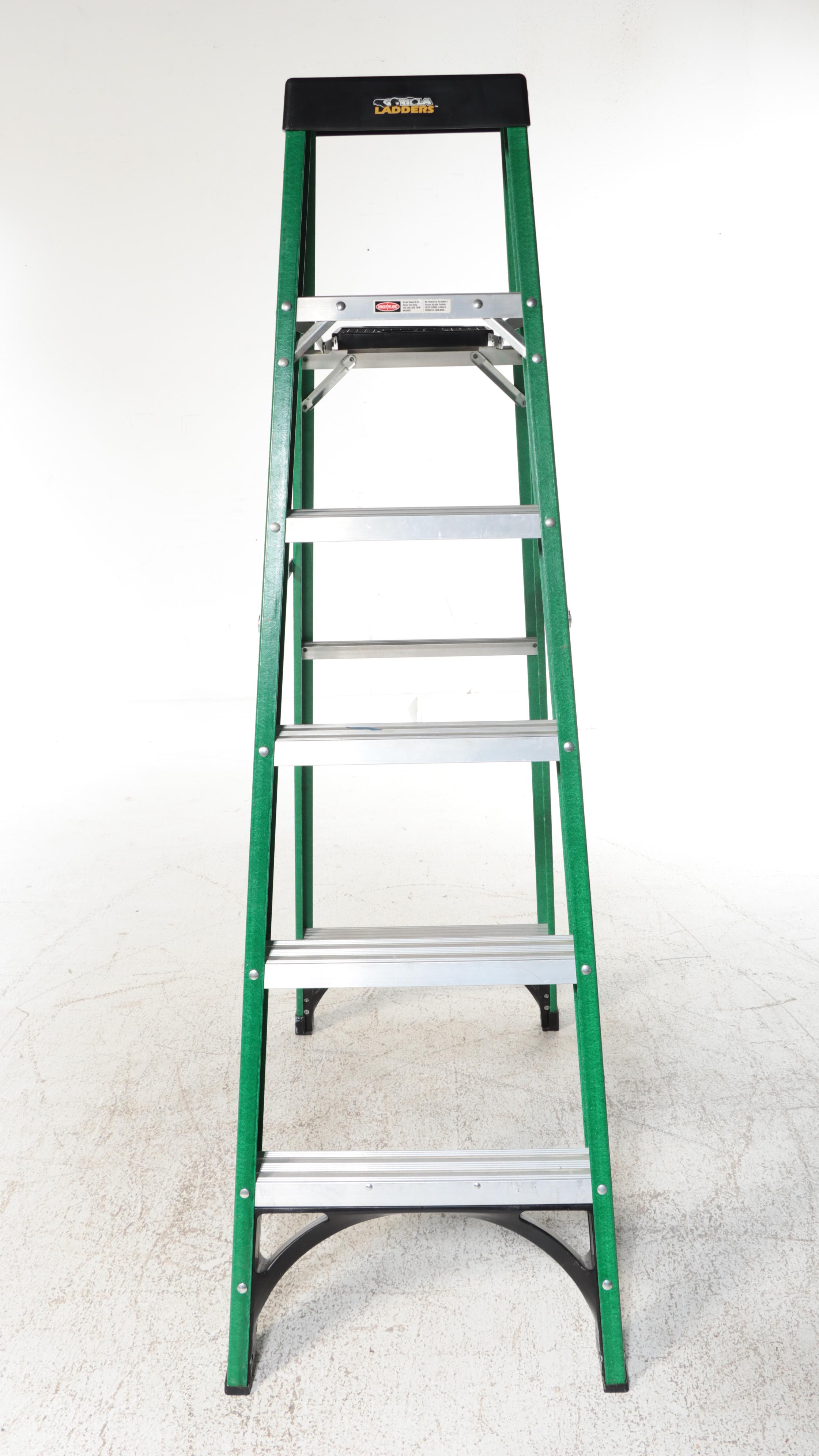 Gorilla Ladders Fiberglass Step Ladder