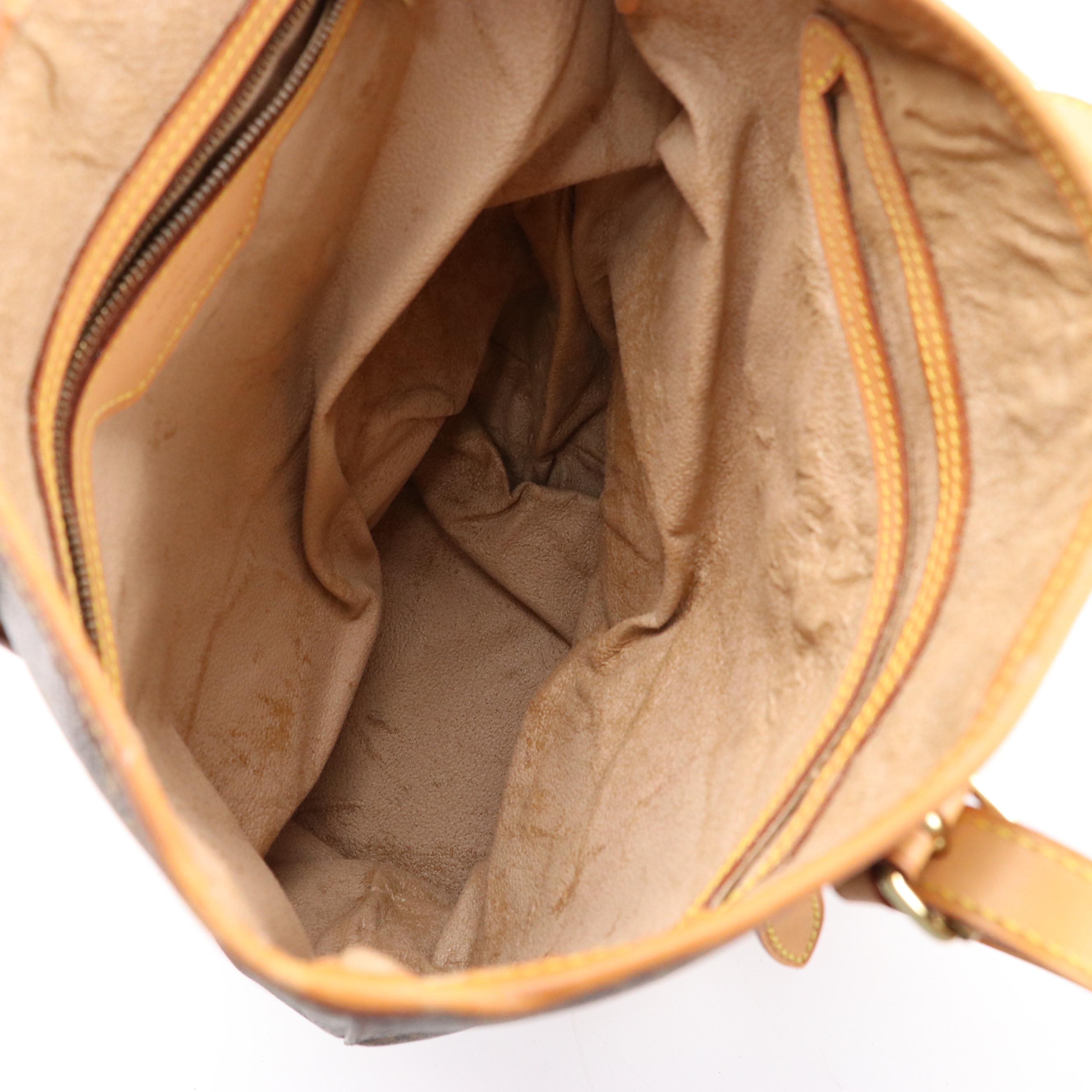 Louis Vuitton Bucket Bag GM in Monogram Canvas and Vachetta Leather