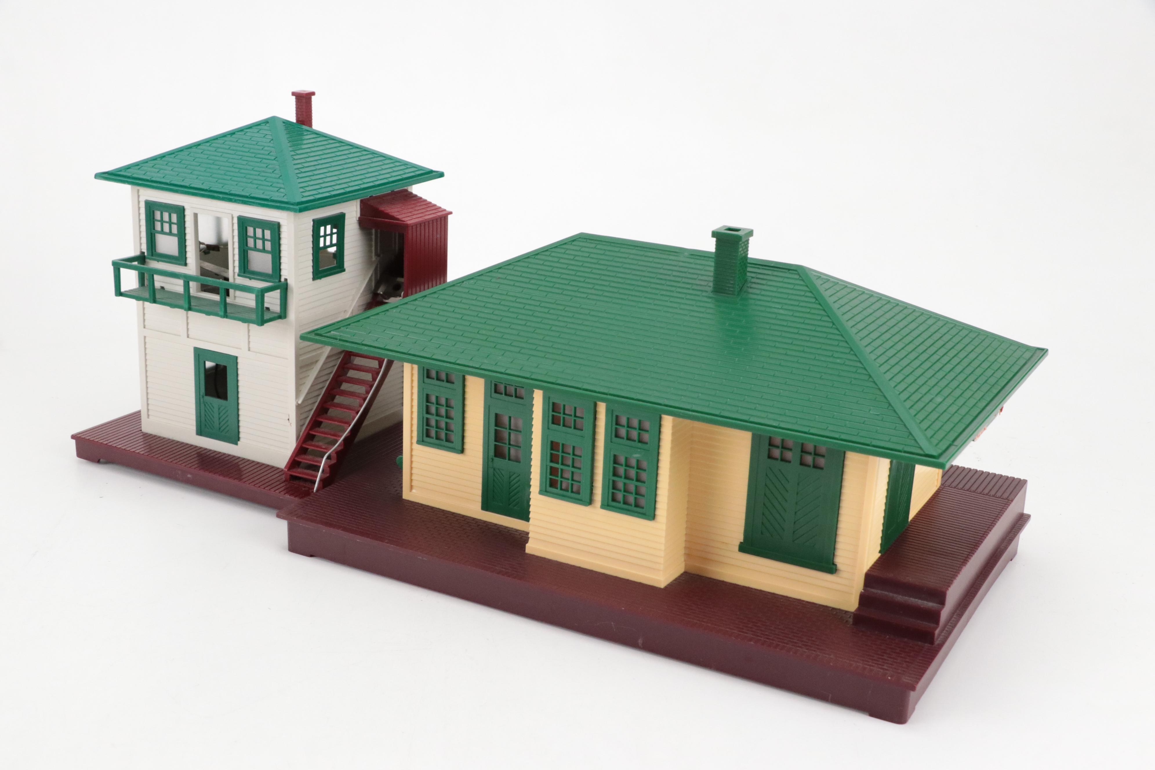 Lionel Electric Train Cars, Lunchbox with Trainmaster Train Tracks and More