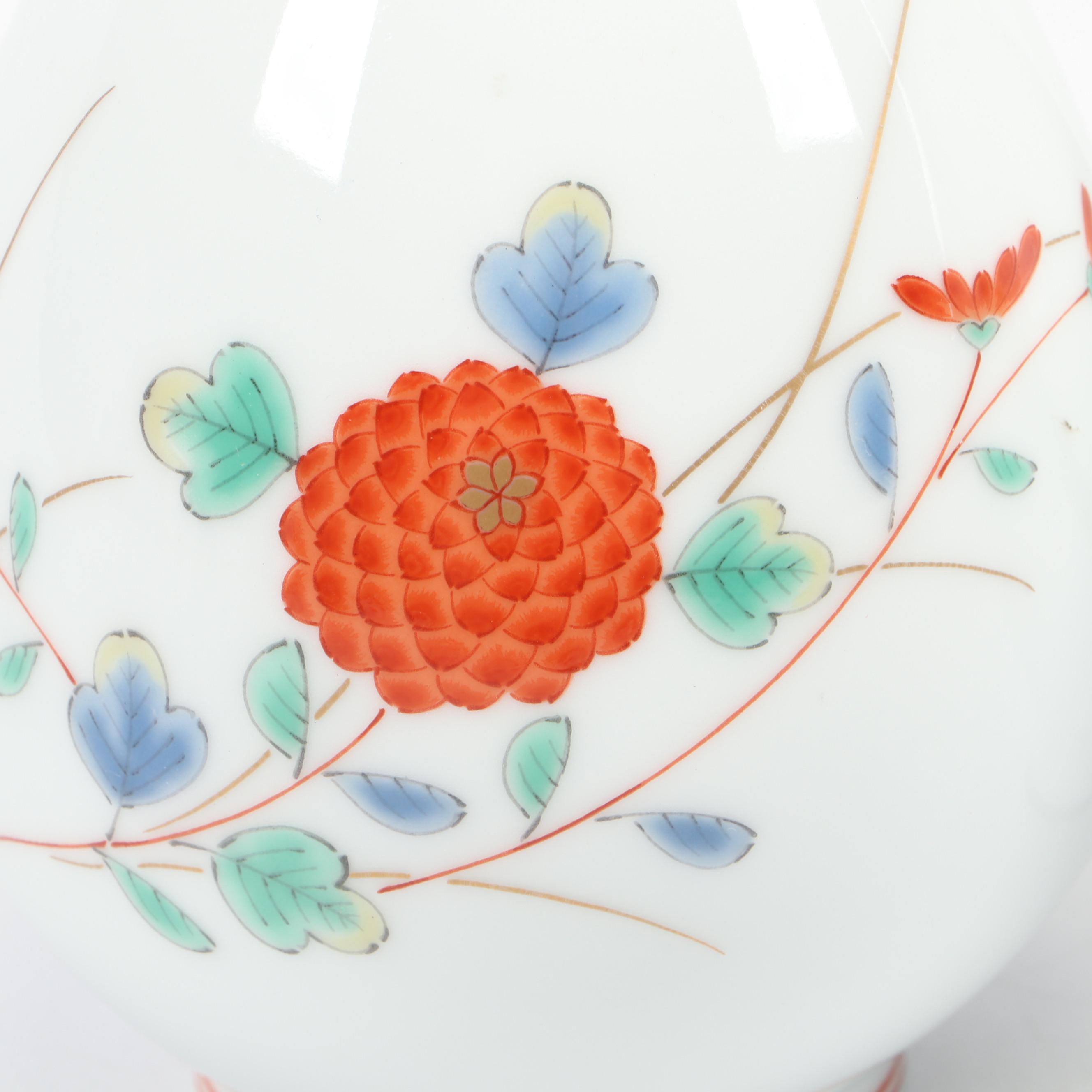 Chinese Porcelain Fish Plate with Other Vases