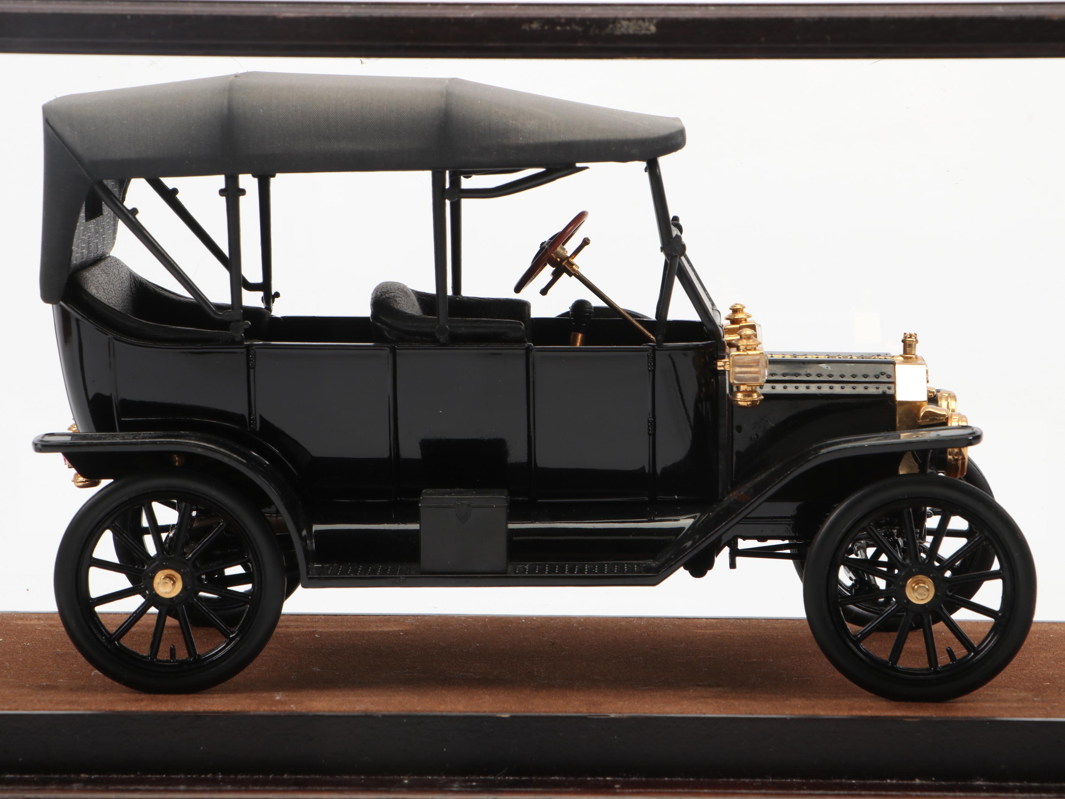 Franklin Mint Diecast Model T Ford and Daimler Reitwagen Models in Display Cases