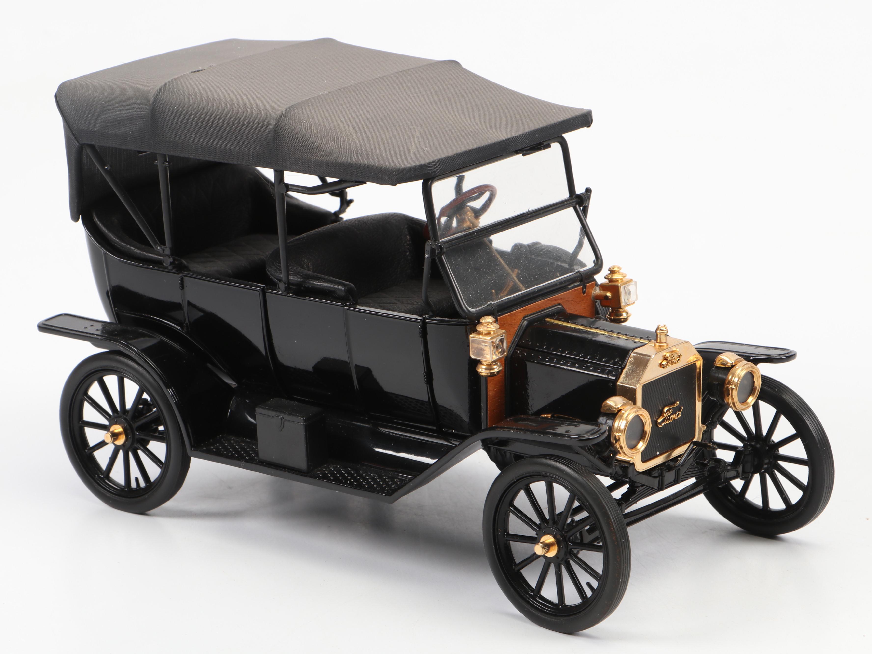 Franklin Mint Diecast Model T Ford and Daimler Reitwagen Models in Display Cases
