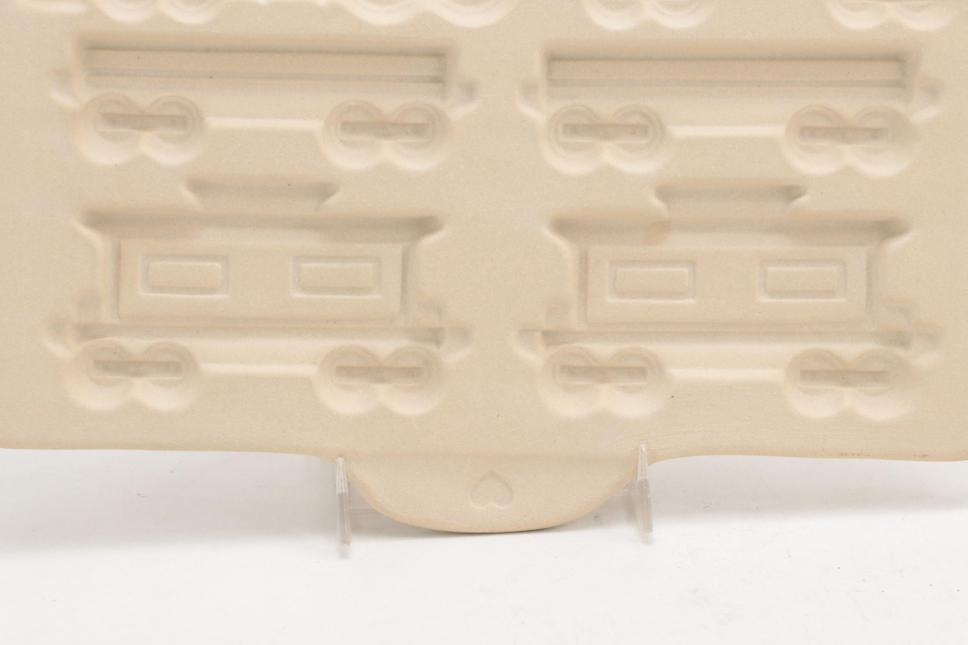 The Pampered Chef Stoneware Cookie Mold