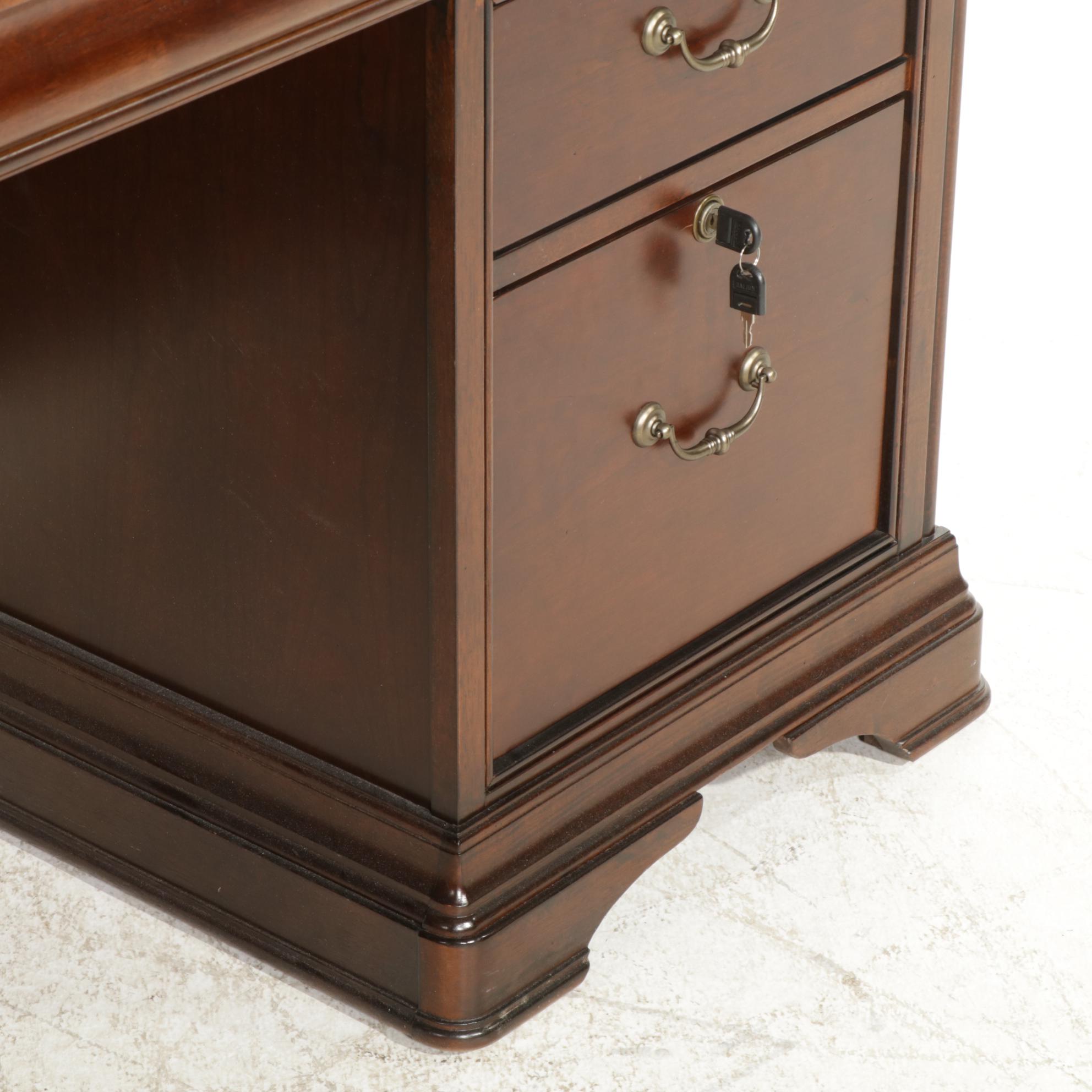 Haverty's Executive Desk in Mahogany Finish with Office Chair