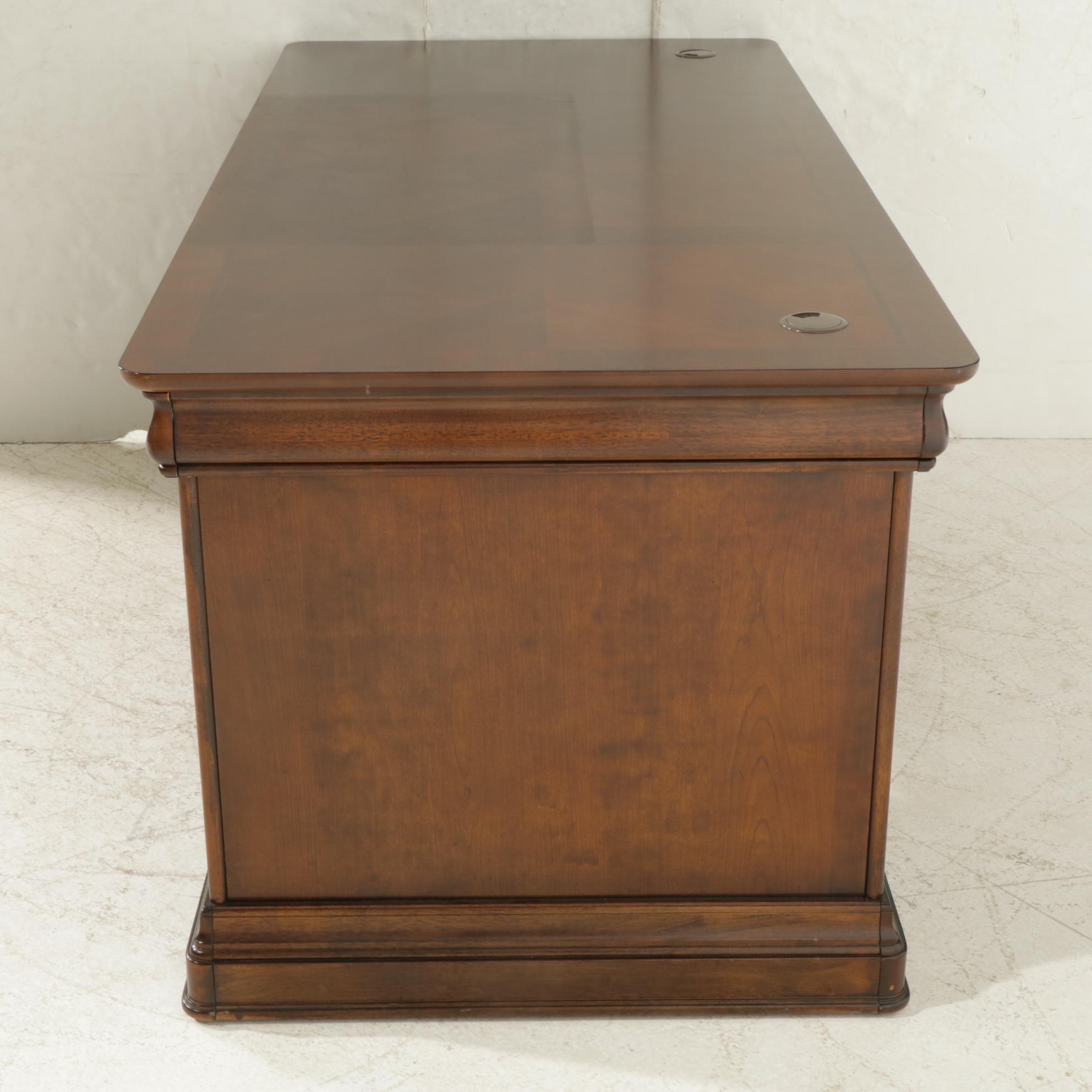Haverty's Executive Desk in Mahogany Finish with Office Chair