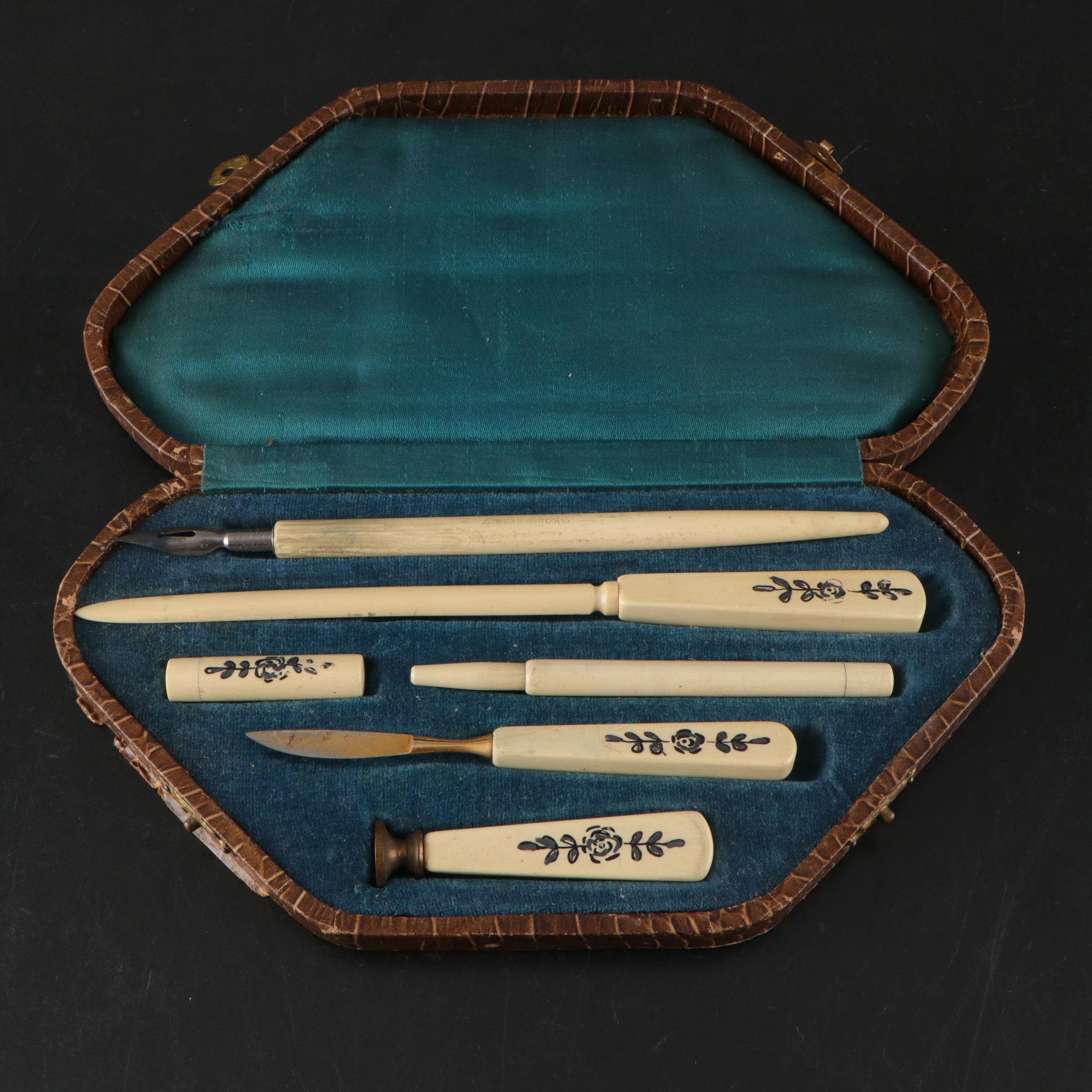 German Glico Bakelite Desk Set In Case with Compacts, Pillboxes, and More Décor