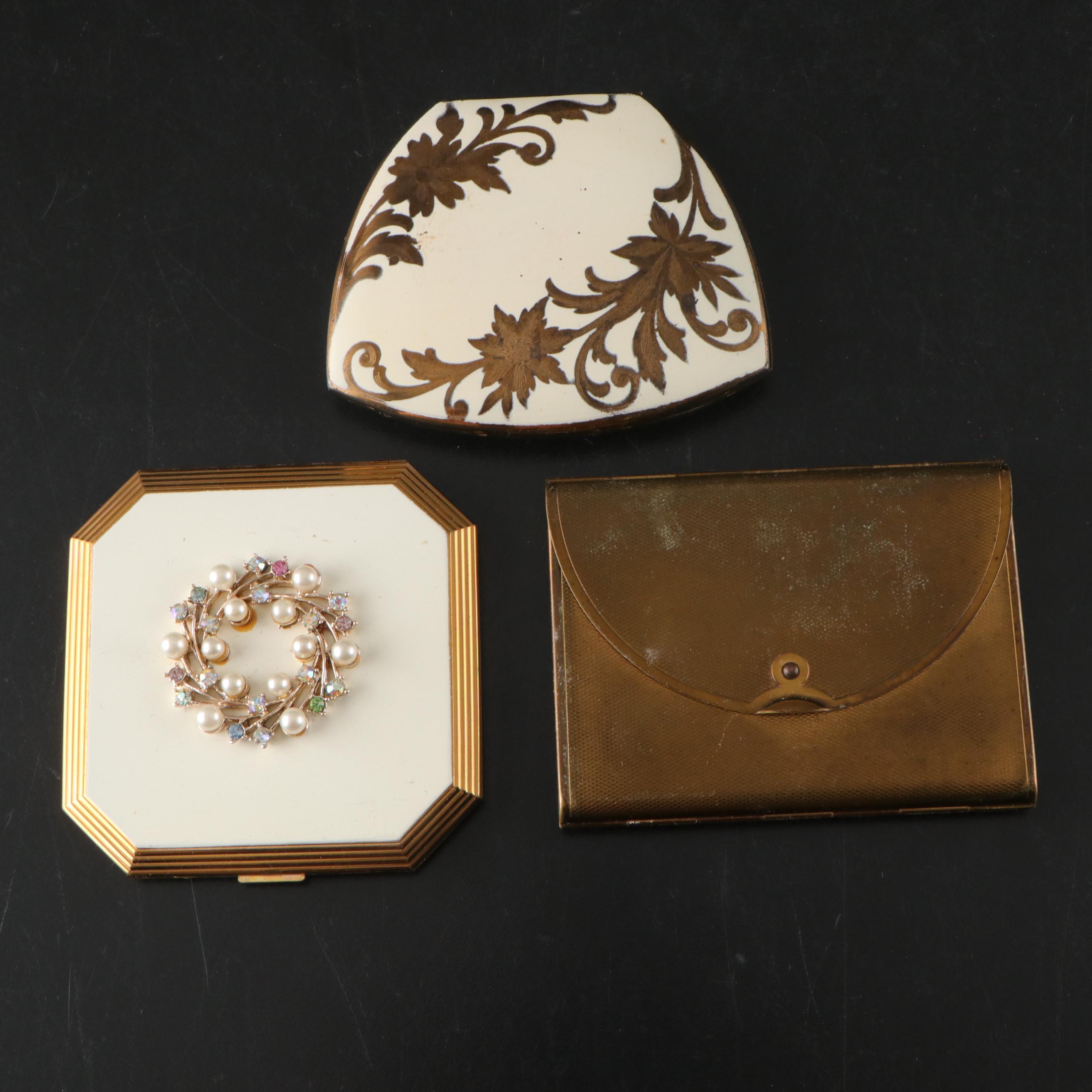 German Glico Bakelite Desk Set In Case with Compacts, Pillboxes, and More Décor