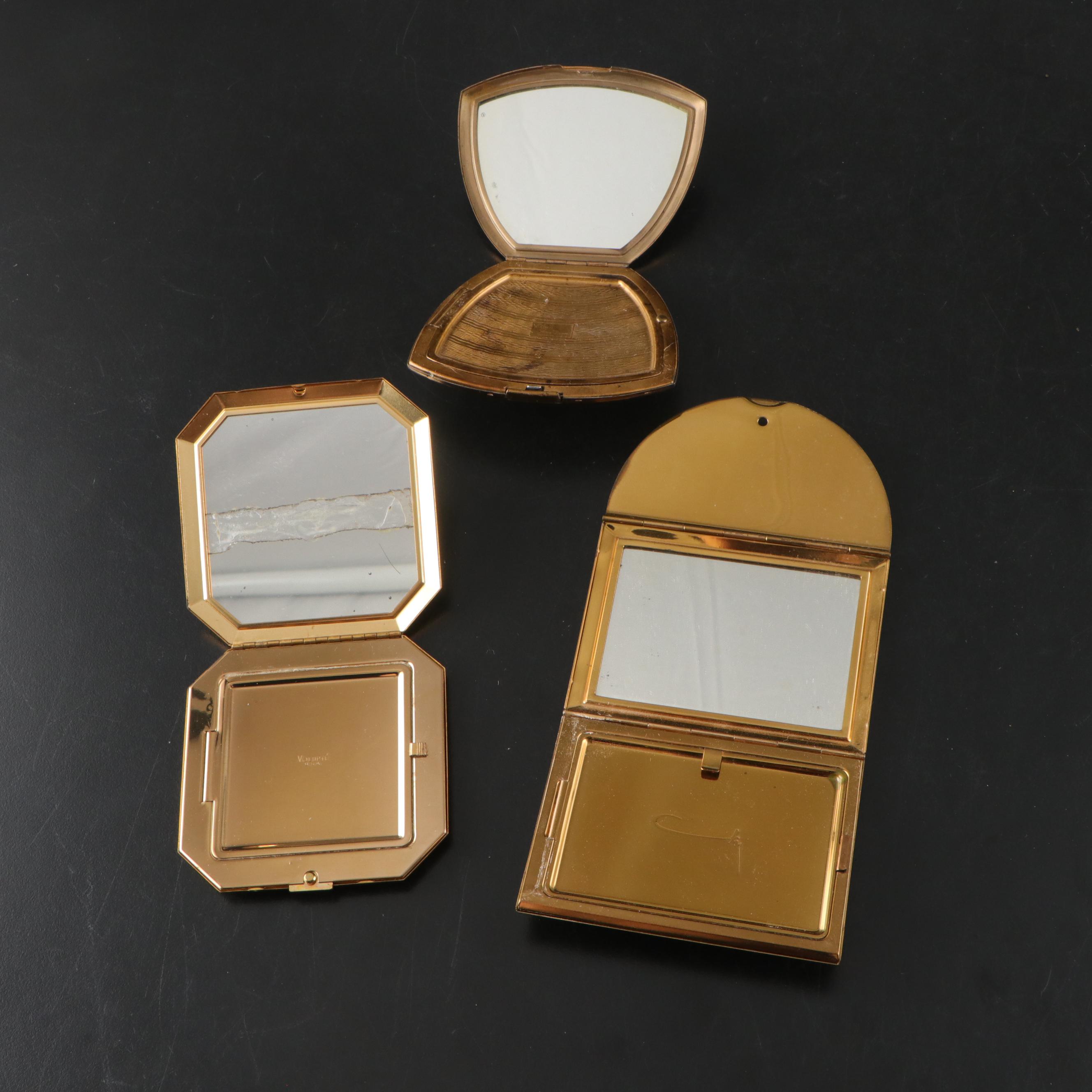 German Glico Bakelite Desk Set In Case with Compacts, Pillboxes, and More Décor