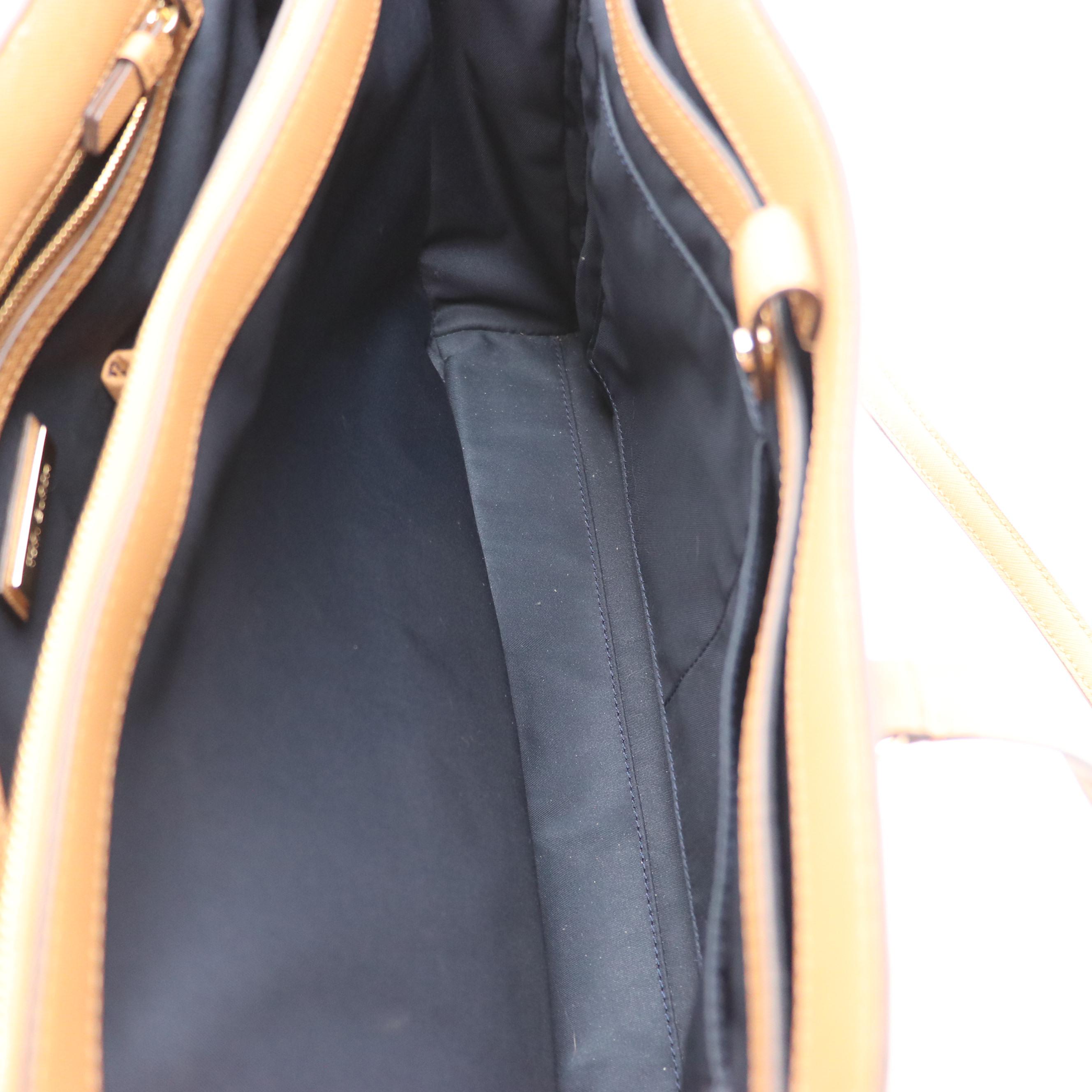 Tory Burch Robinson Shoulder Tote in Brown Saffiano Leather