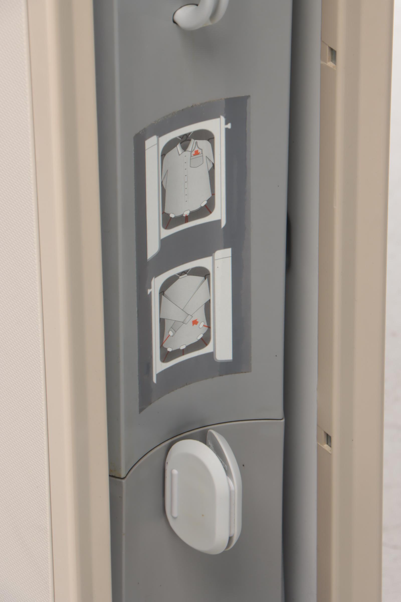 Whirlpool Swash Express Clothing Care System with Detergent Pods