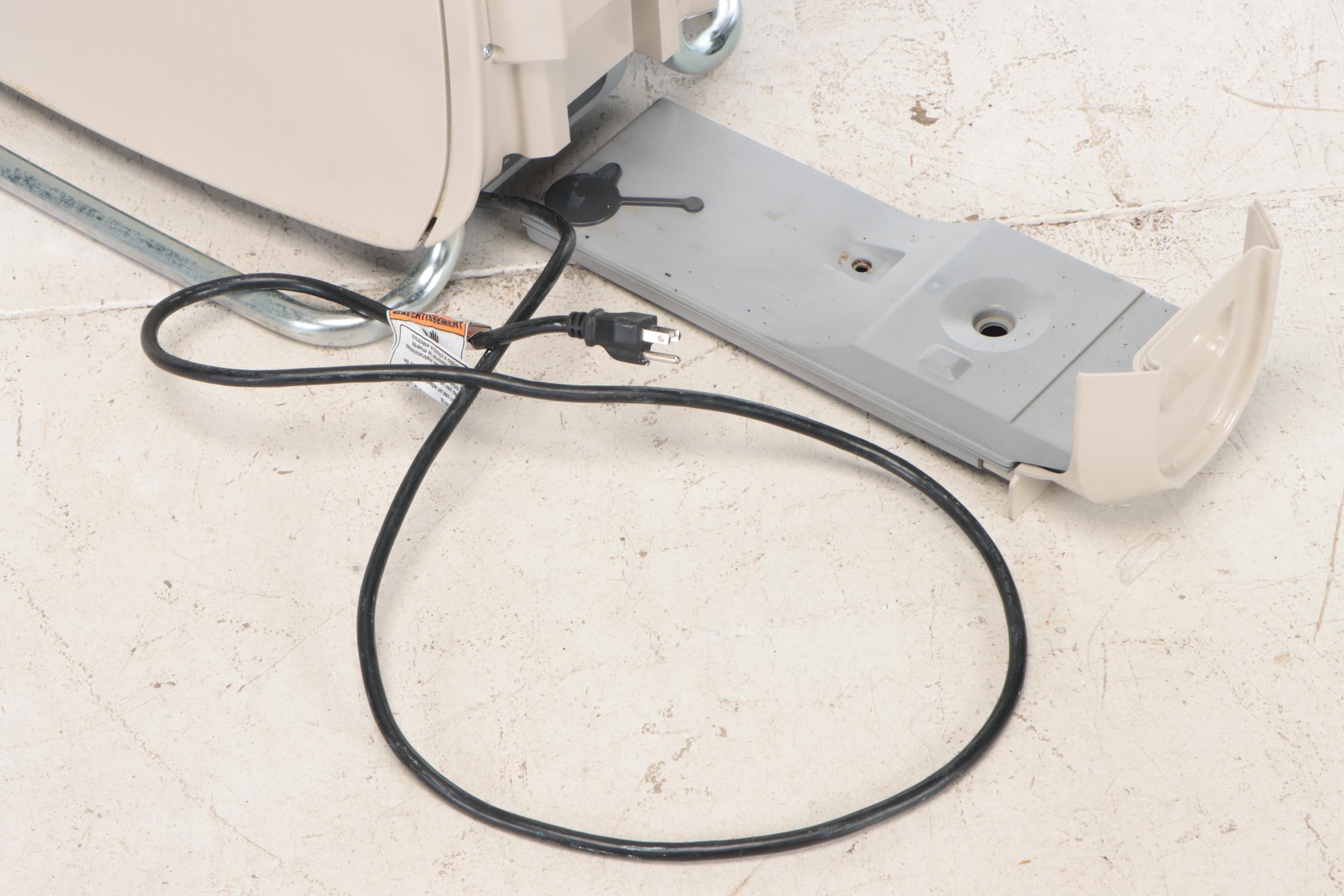 Whirlpool Swash Express Clothing Care System with Detergent Pods