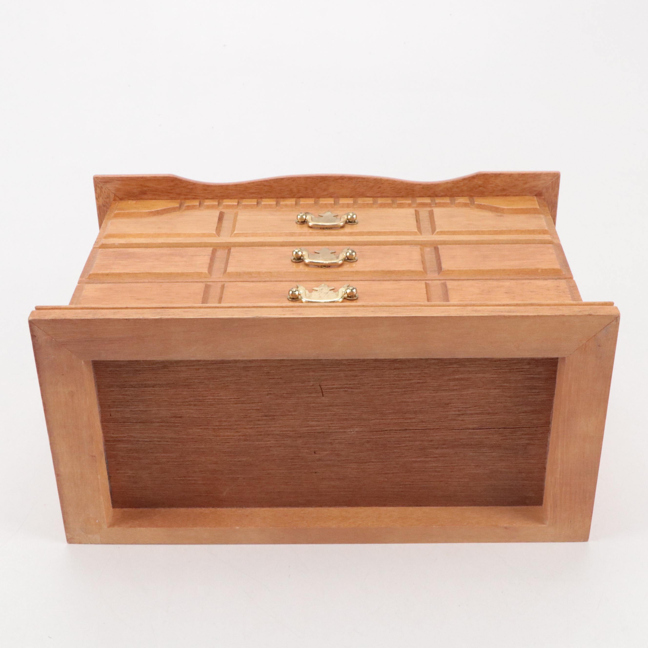 Oak Jewelry Box with Brass Pulls